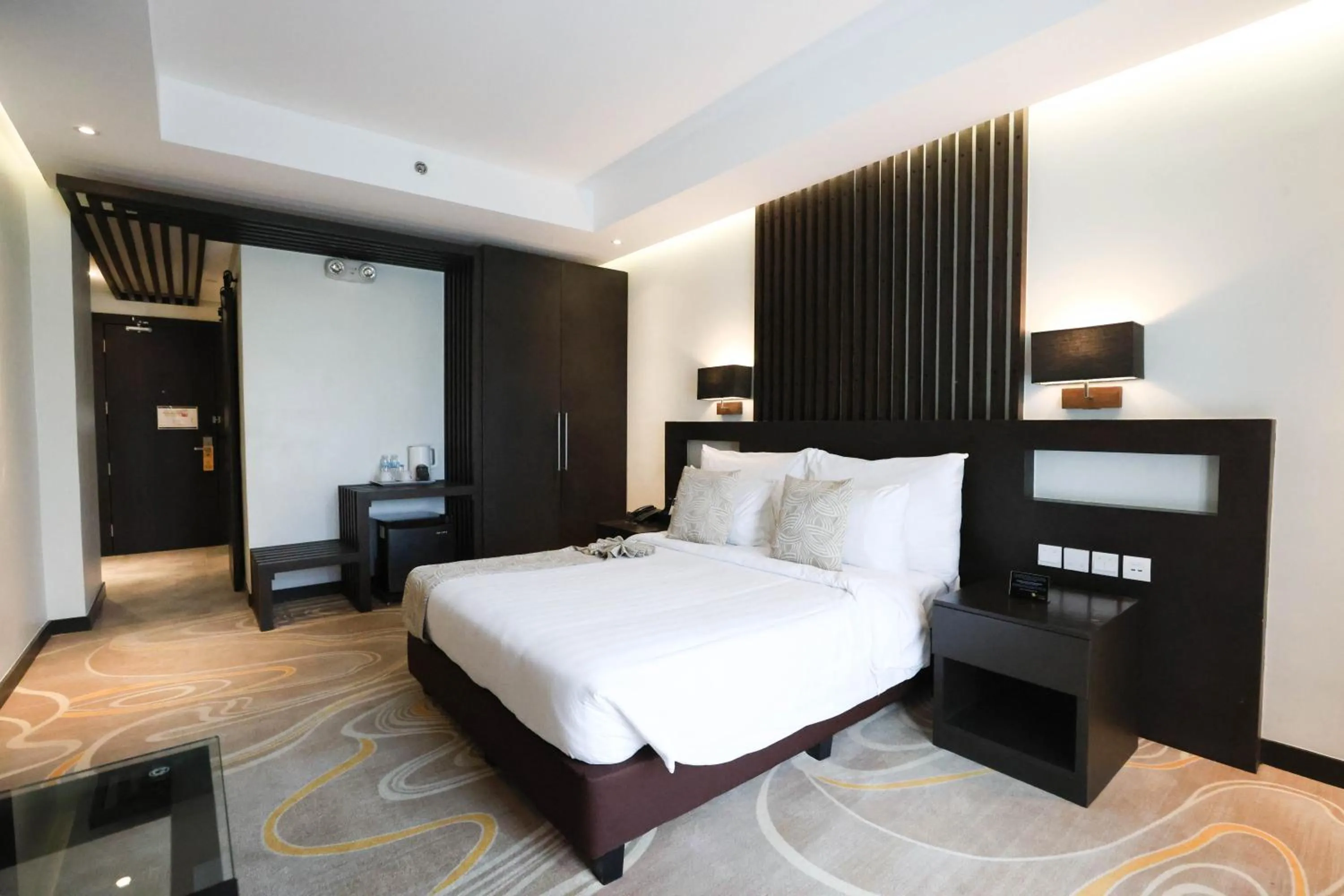 Bed in The Oriental Hotel Legazpi