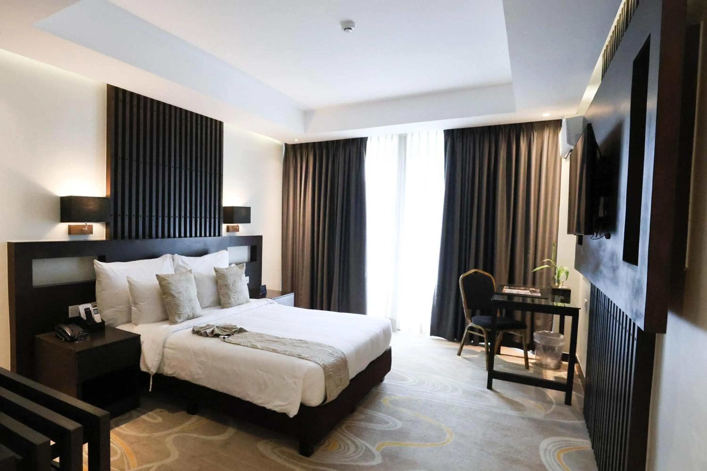 Bed in The Oriental Hotel Legazpi