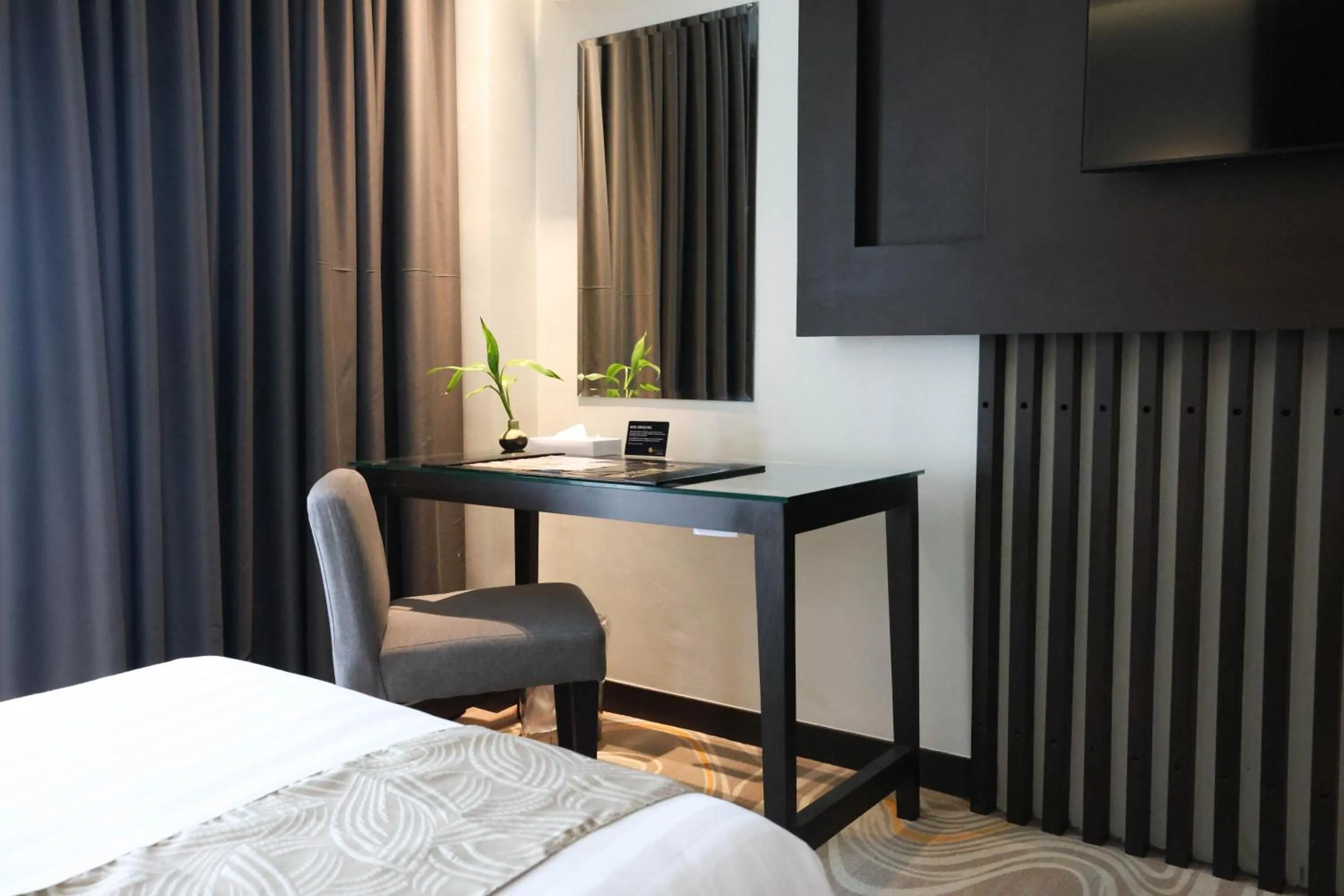 Bed in The Oriental Hotel Legazpi