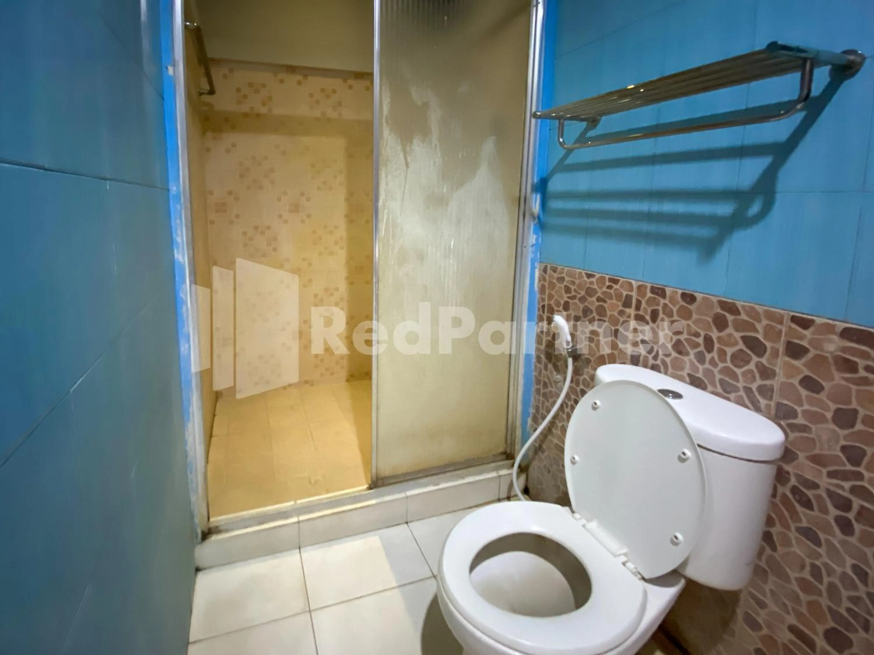 Bathroom in Istana Griya 2 Hotel Solo RedPartner