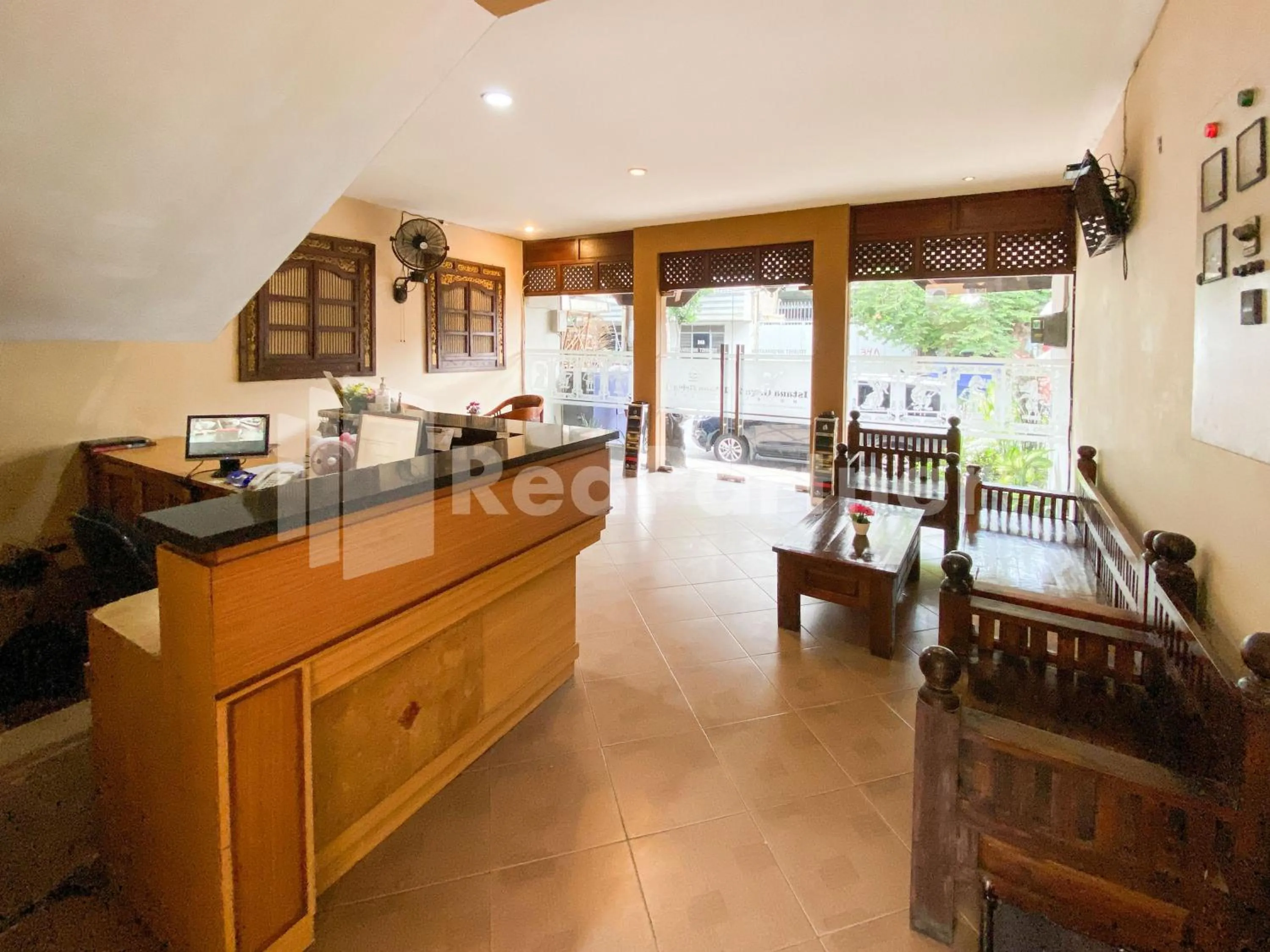 Lobby or reception in Istana Griya 2 Hotel Solo RedPartner