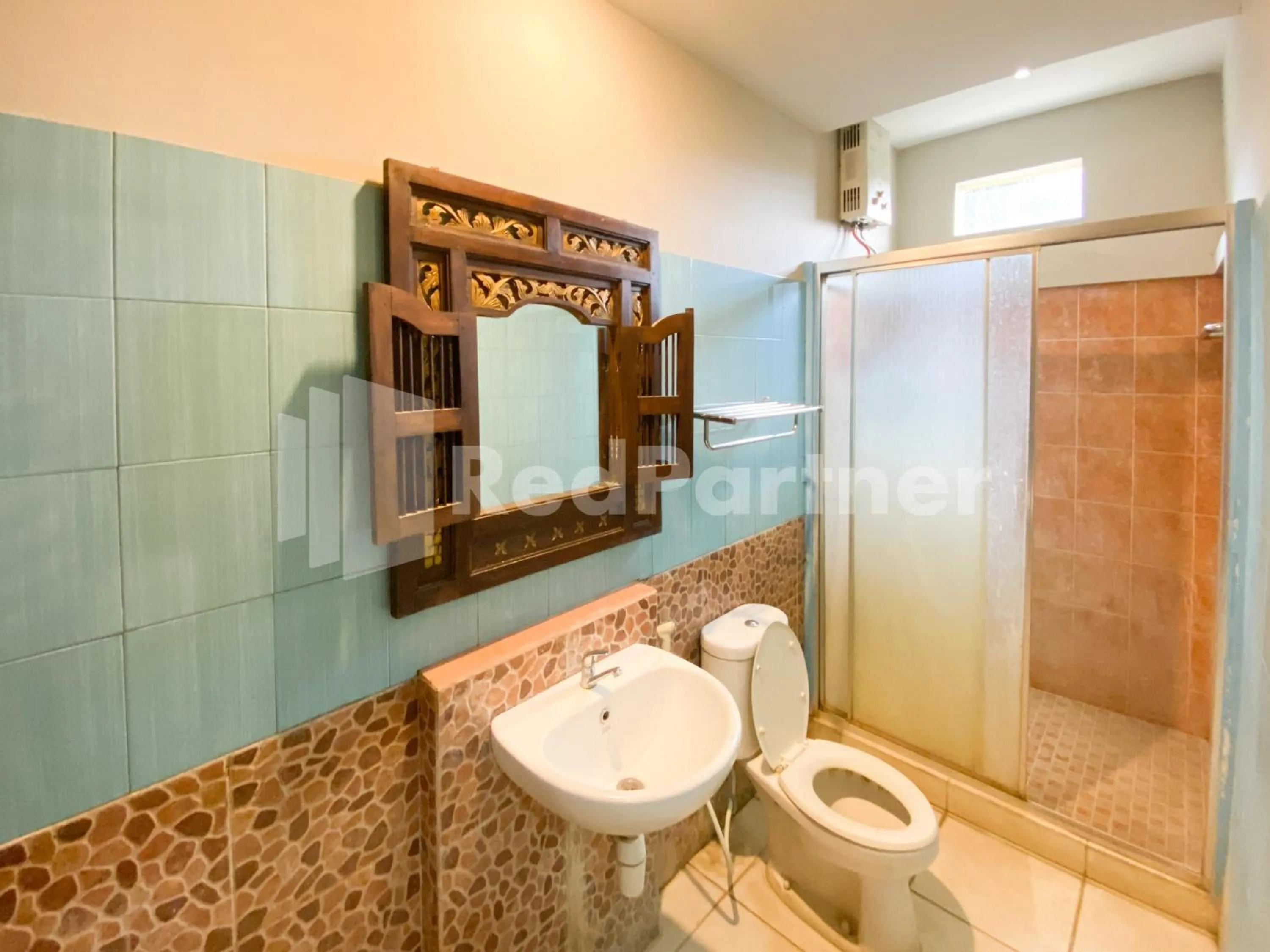 Bathroom in Istana Griya 2 Hotel Solo RedPartner