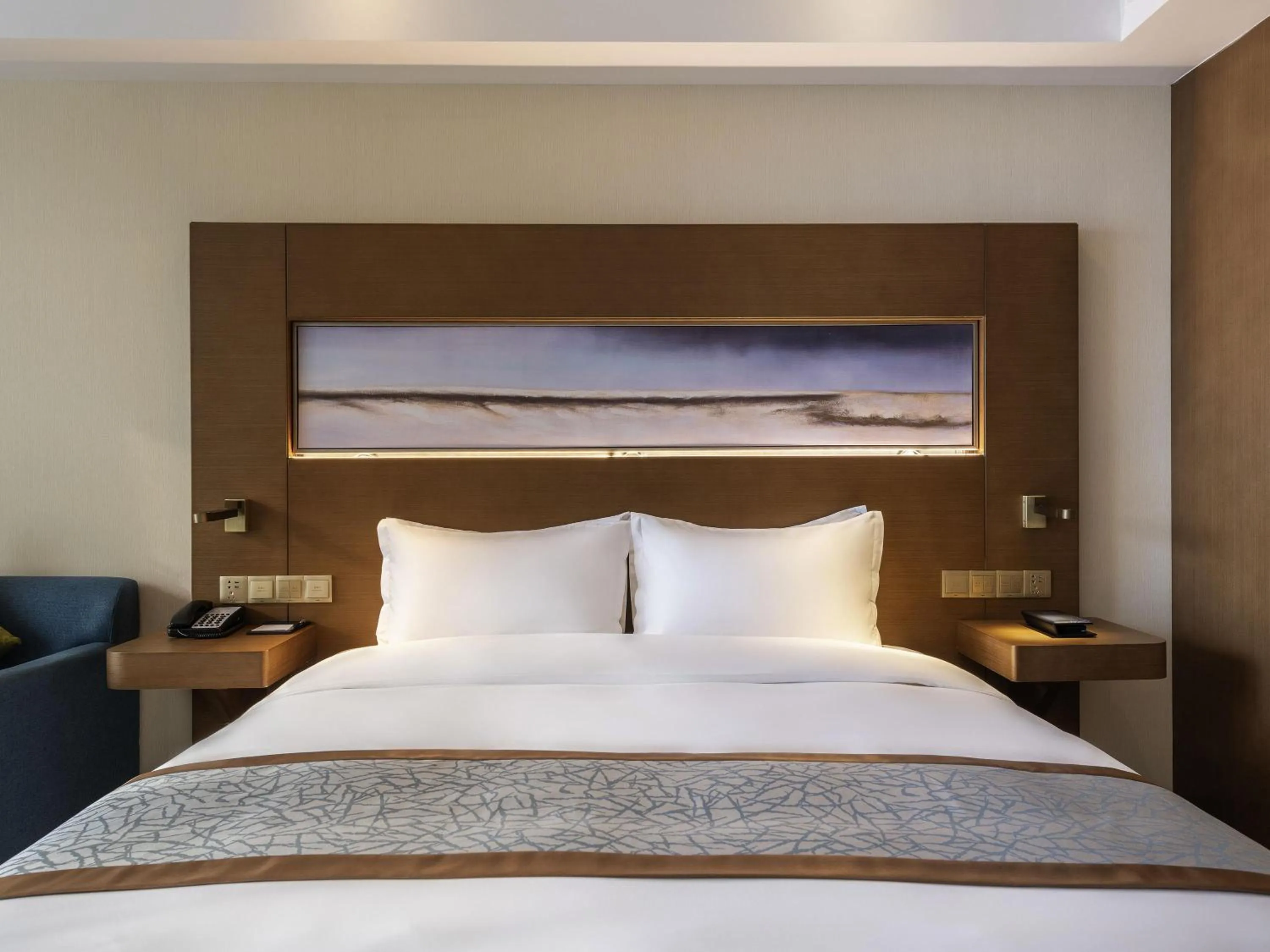 Bedroom, Bed in Novotel Qingdao New Hope