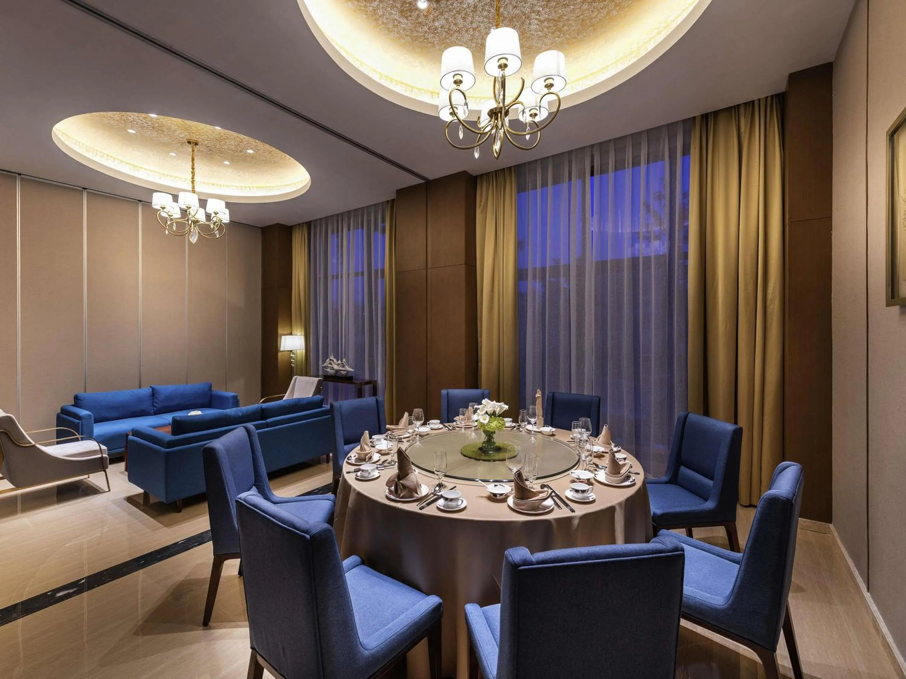 Restaurant/places to eat in Novotel Qingdao New Hope