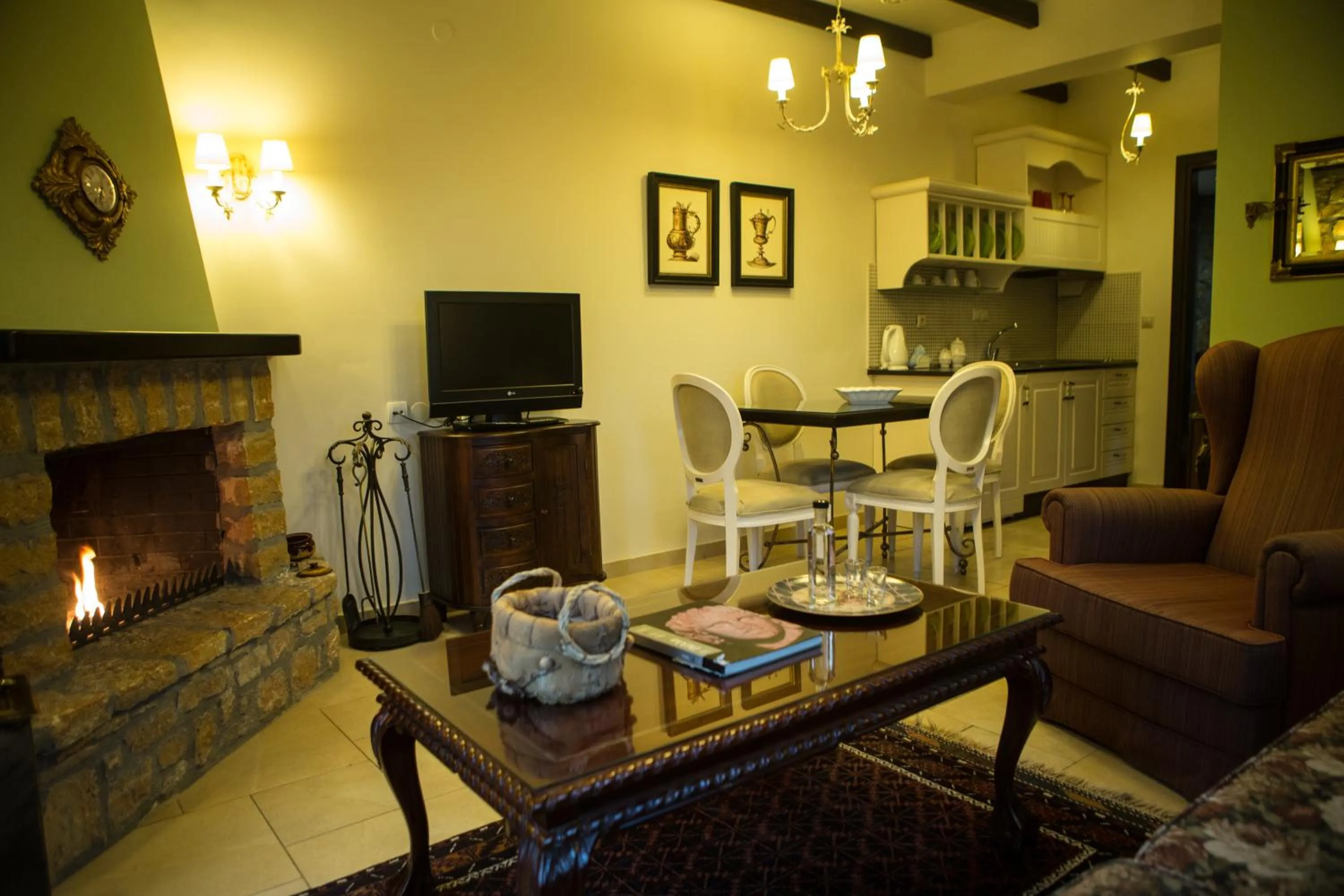 Kitchen or kitchenette in Archontiko Emmanouilidi Suites