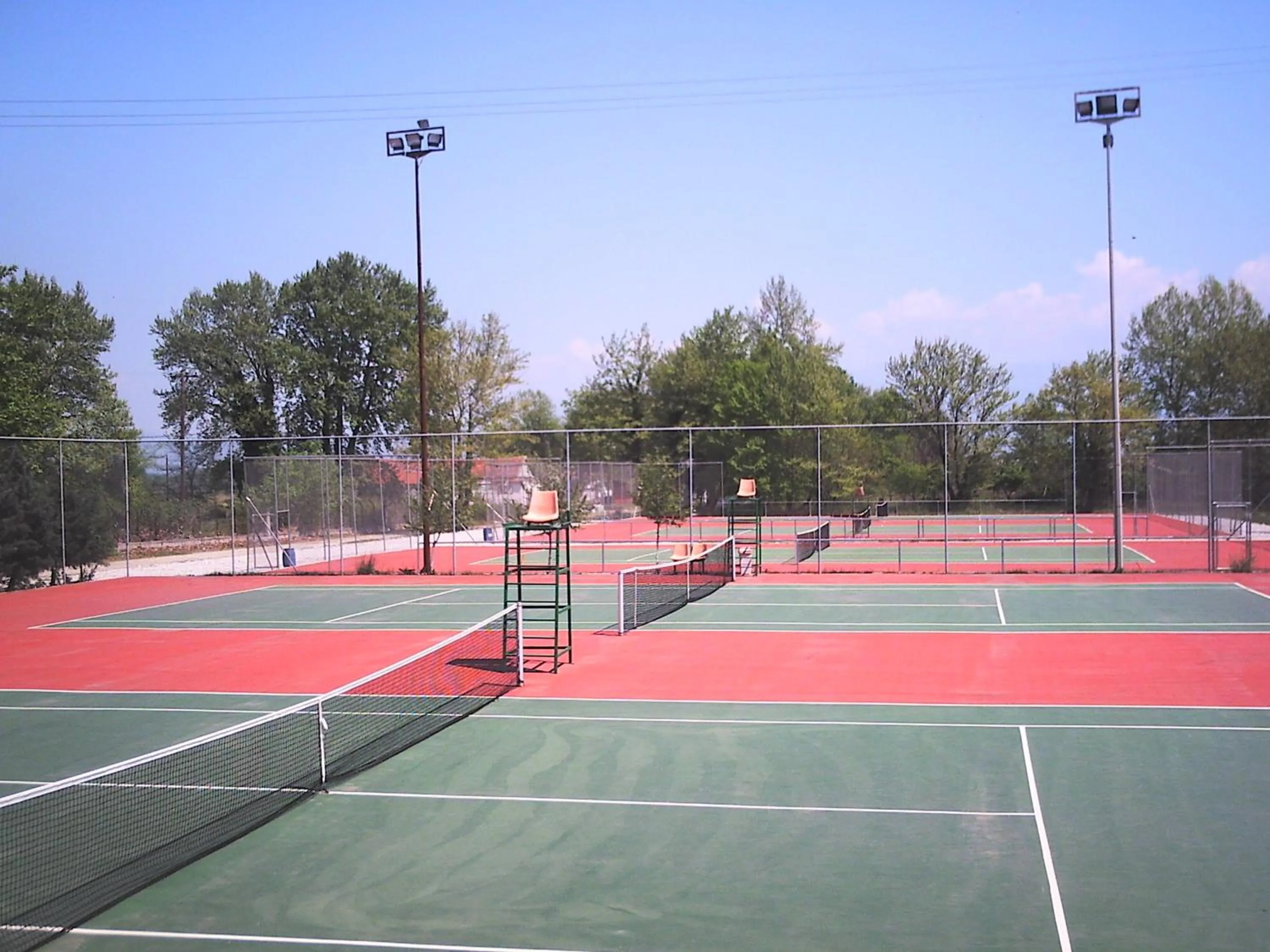 Tennis court in Archontiko Emmanouilidi Suites