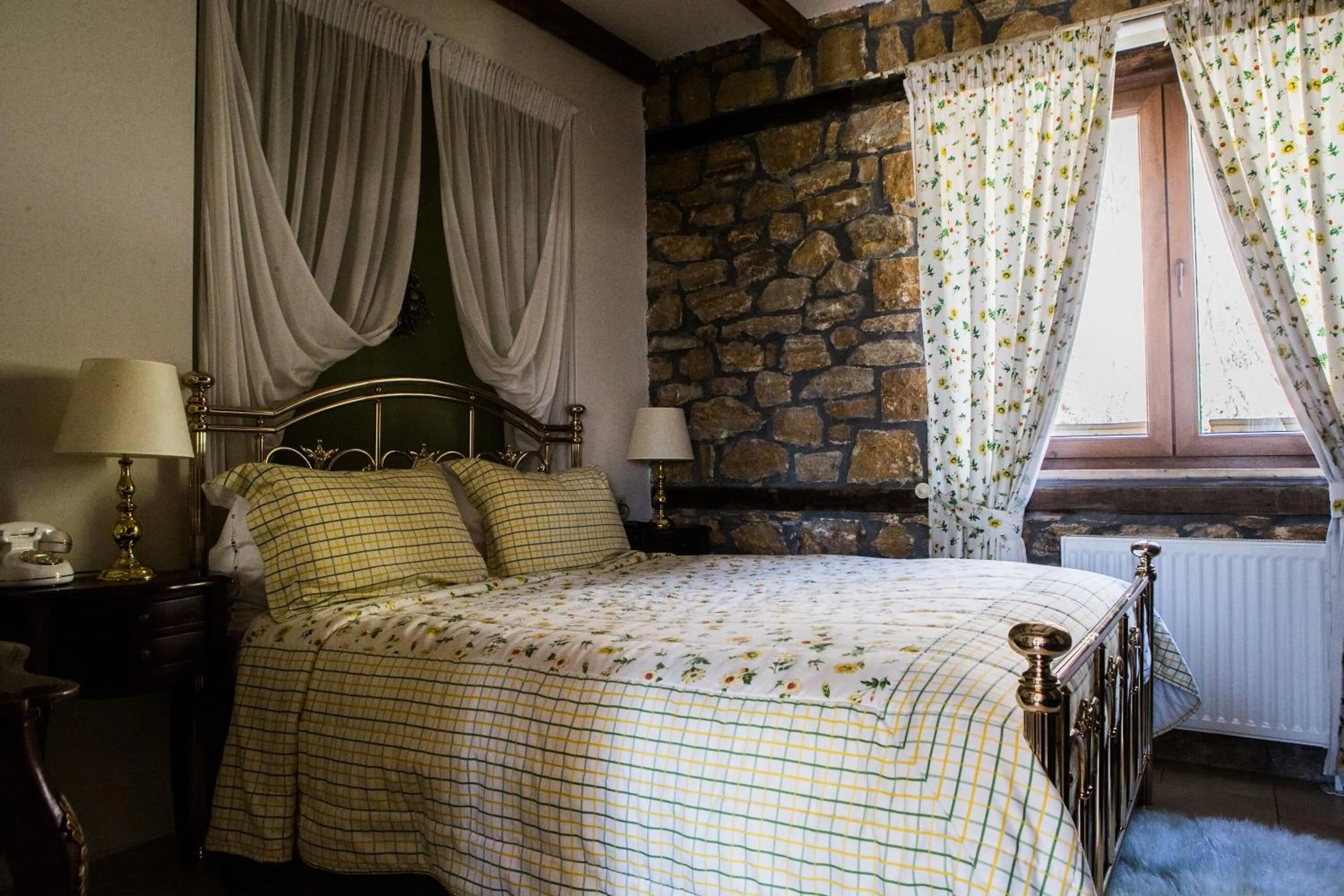 Photo of the whole room, Bed in Archontiko Emmanouilidi Suites
