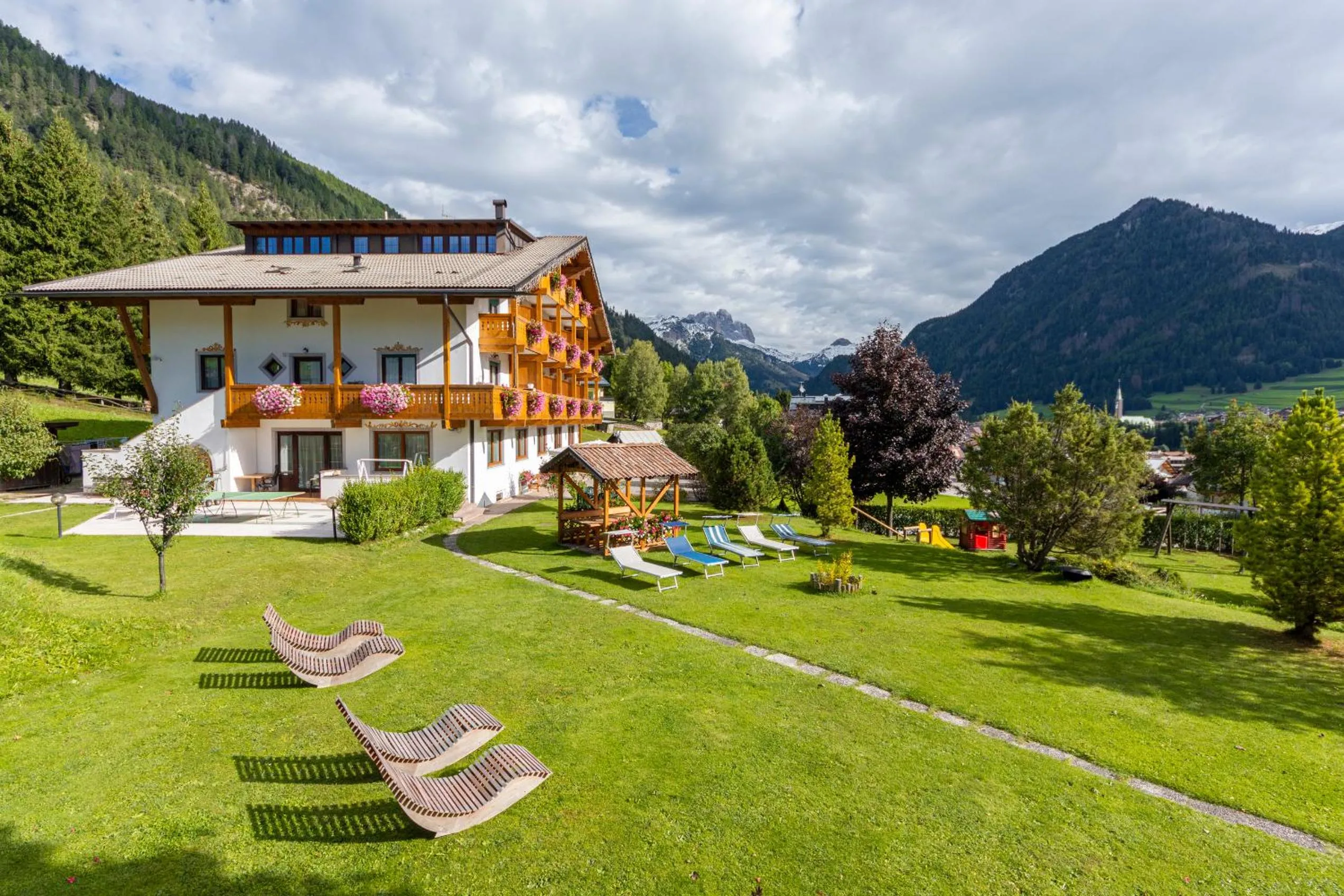 Property building in Villa Gemmy