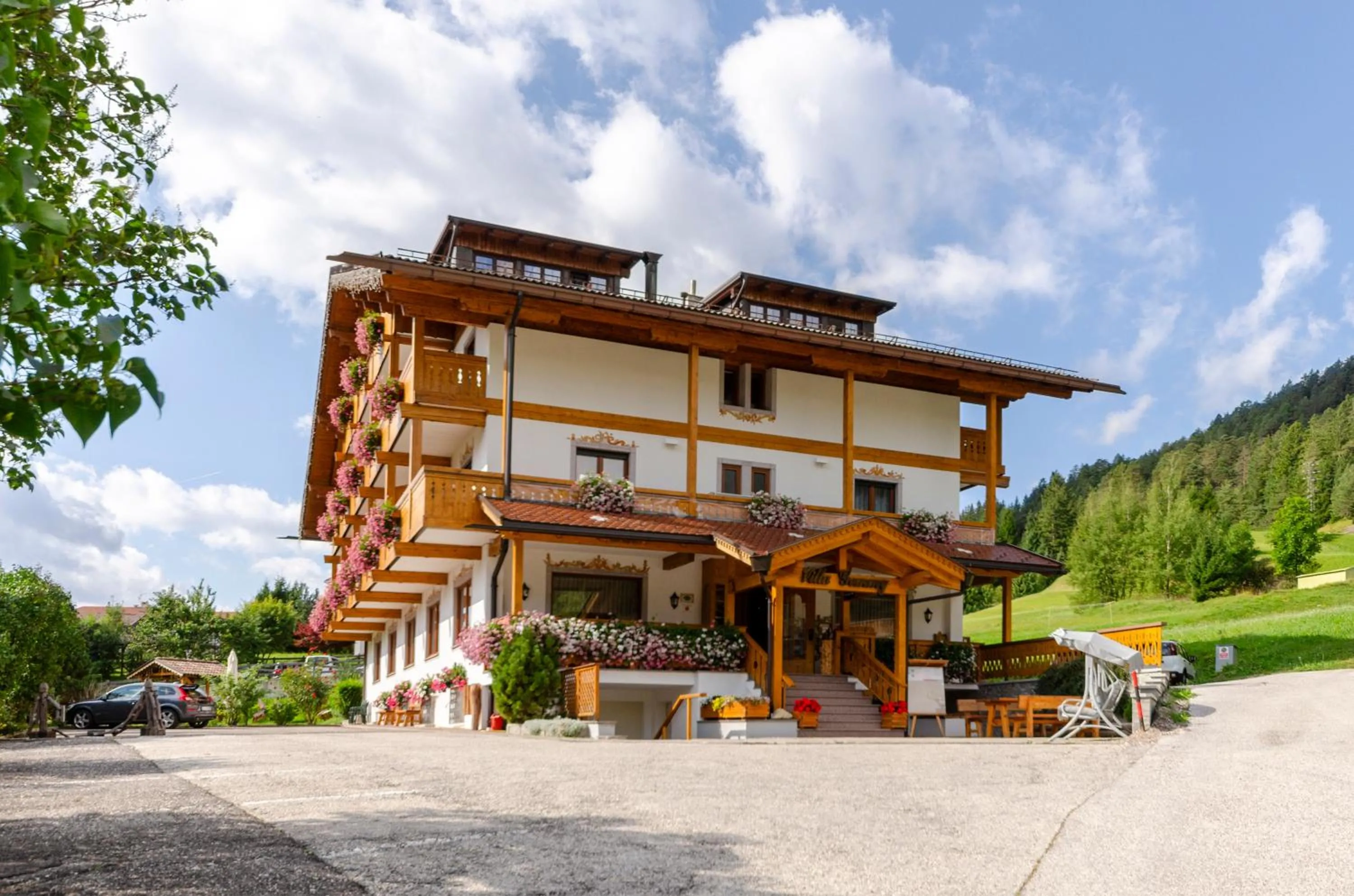Property building in Villa Gemmy