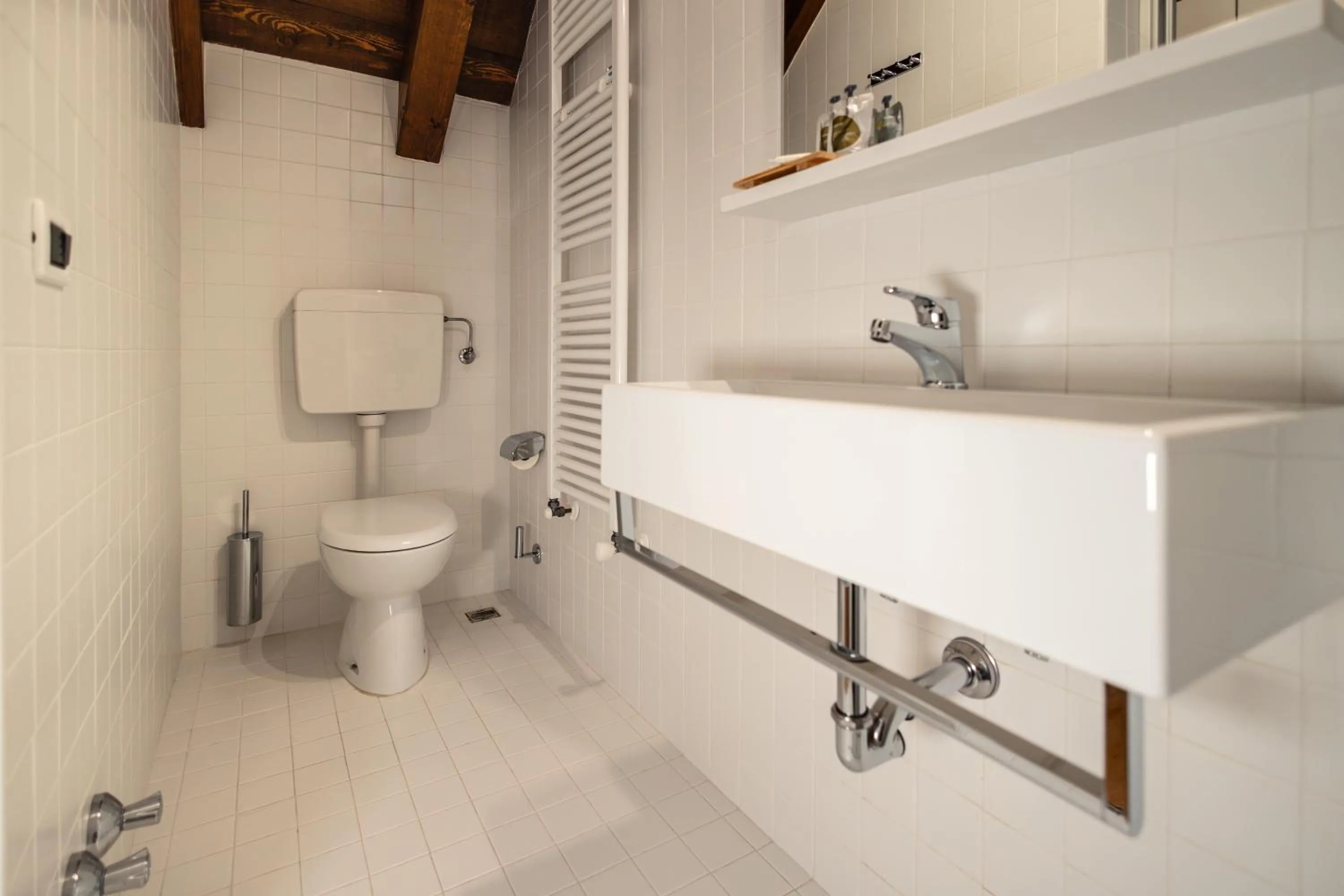 Shower in Albergo Diffuso Comeglians