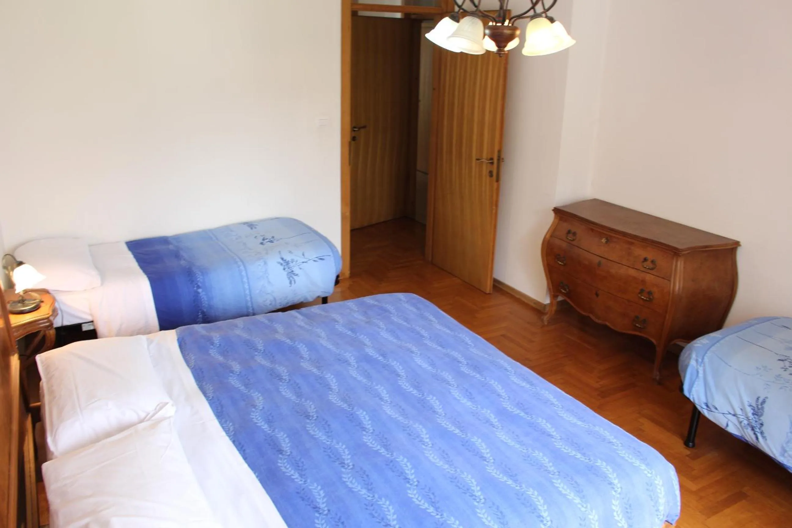 Bedroom, Bed in Albergo Diffuso Comeglians