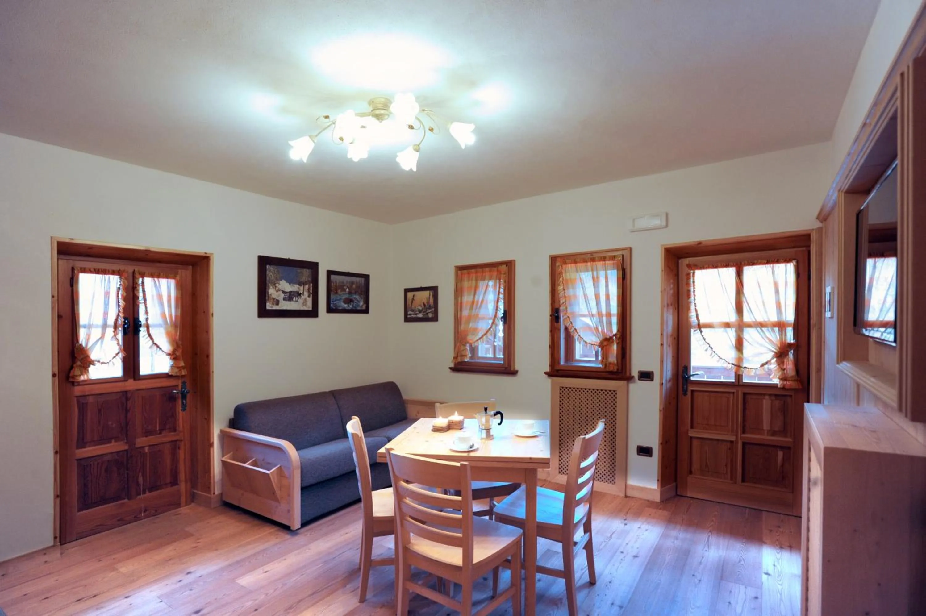 Decorative detail in Albergo Diffuso Comeglians