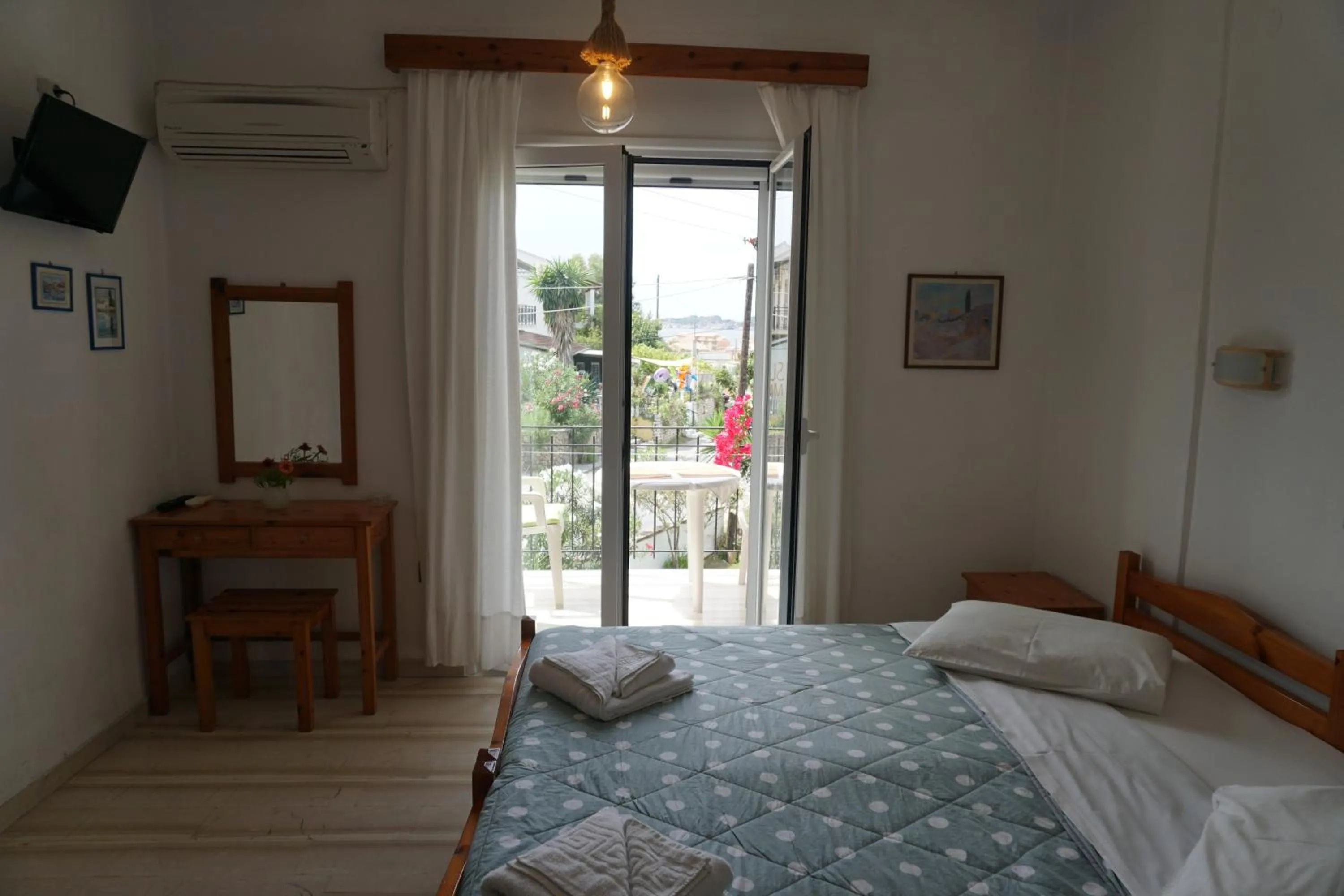 Photo of the whole room, Bed in Arillas Studios