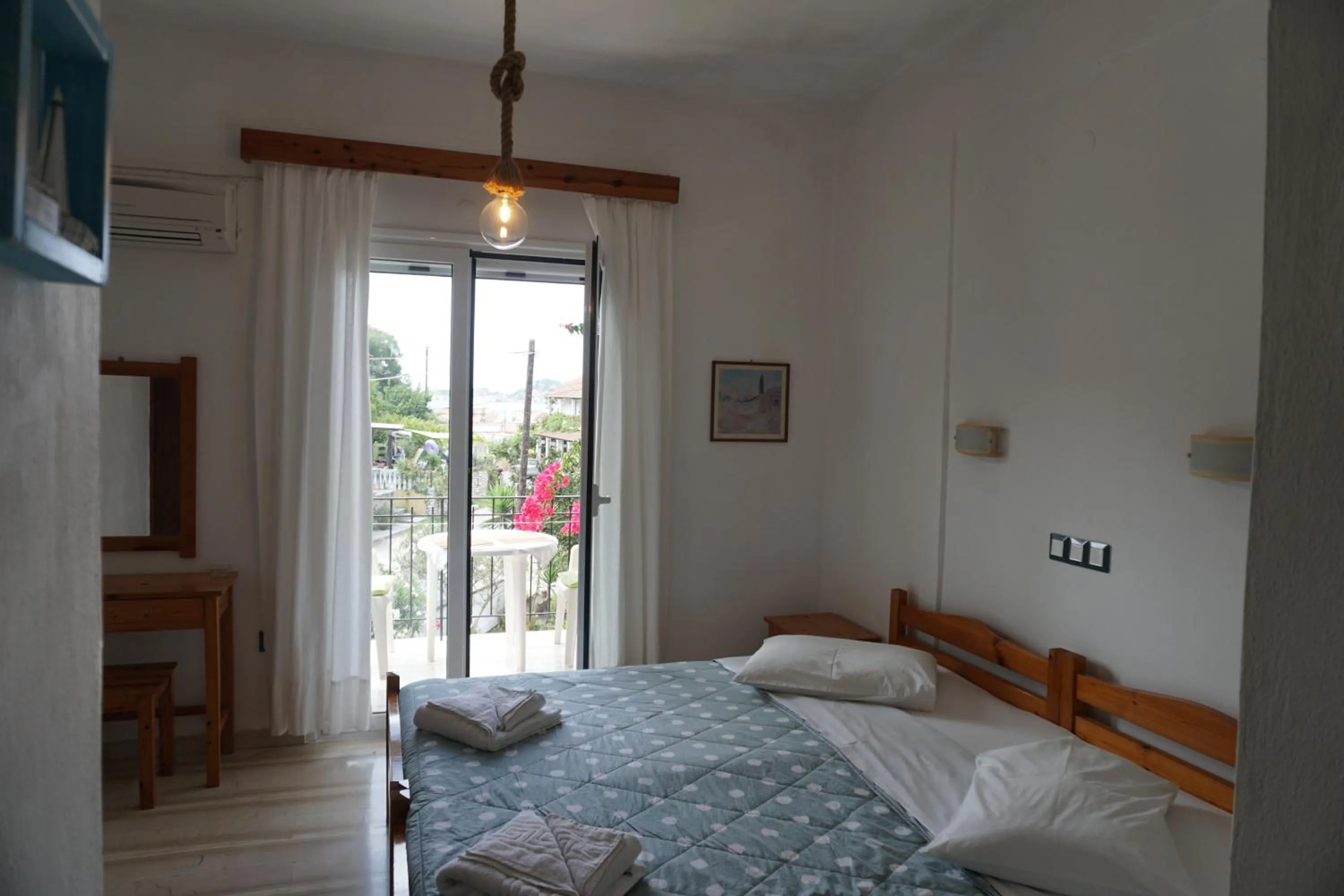 Photo of the whole room, Bed in Arillas Studios