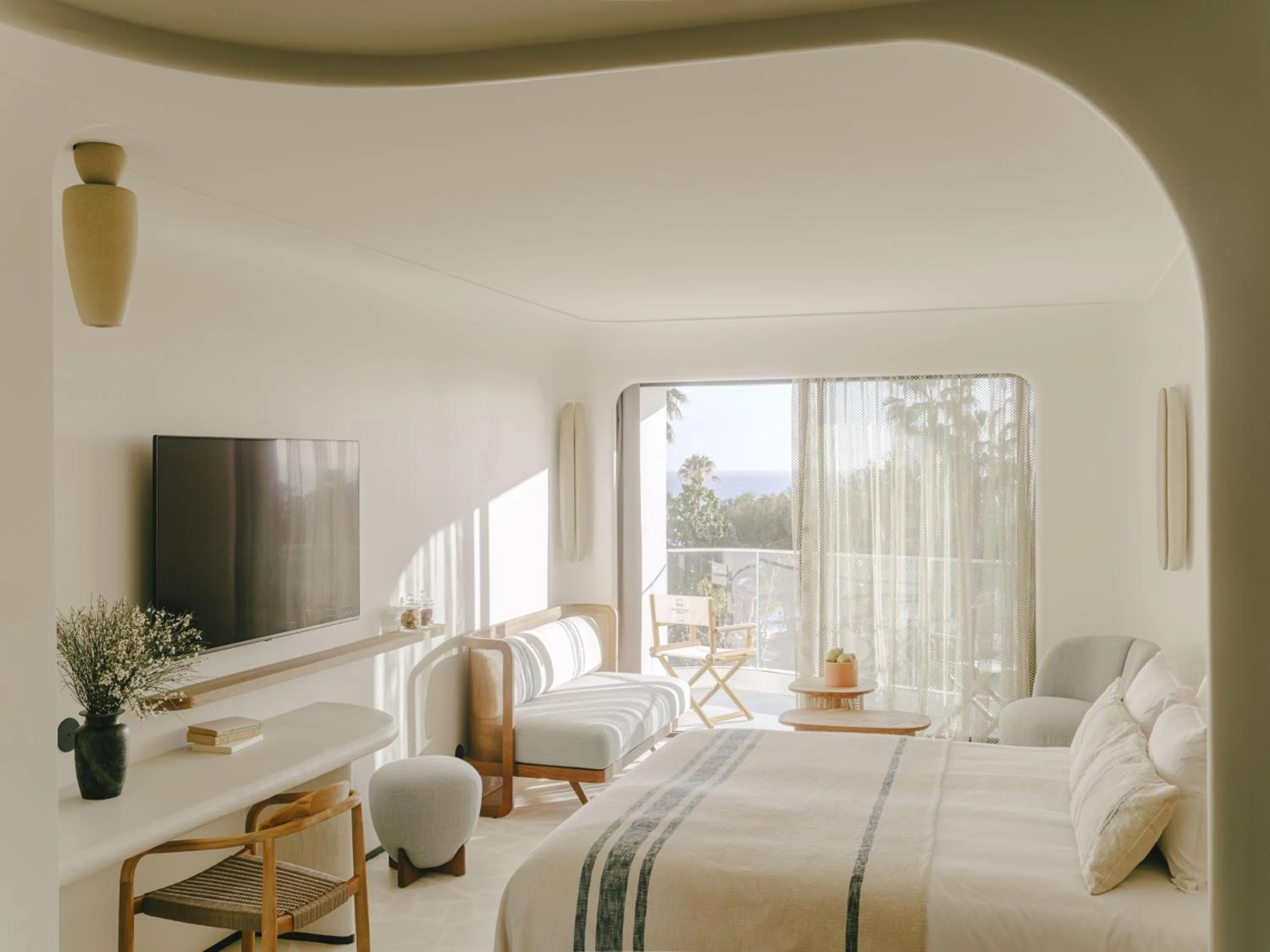 Living room, Bed in Hôtel & Spa Belle Plage