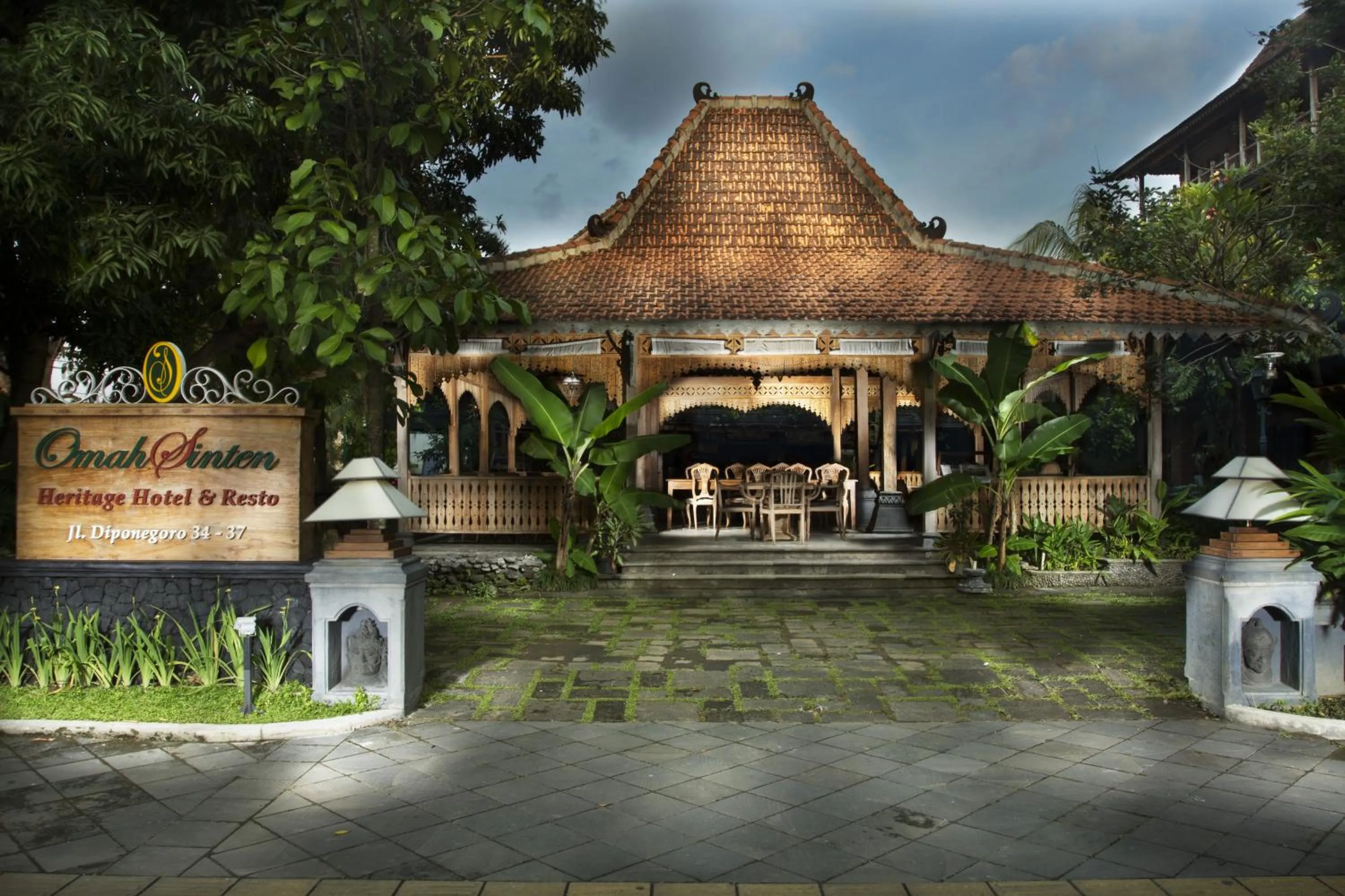 Omah Sinten Heritage Hotel & Resto