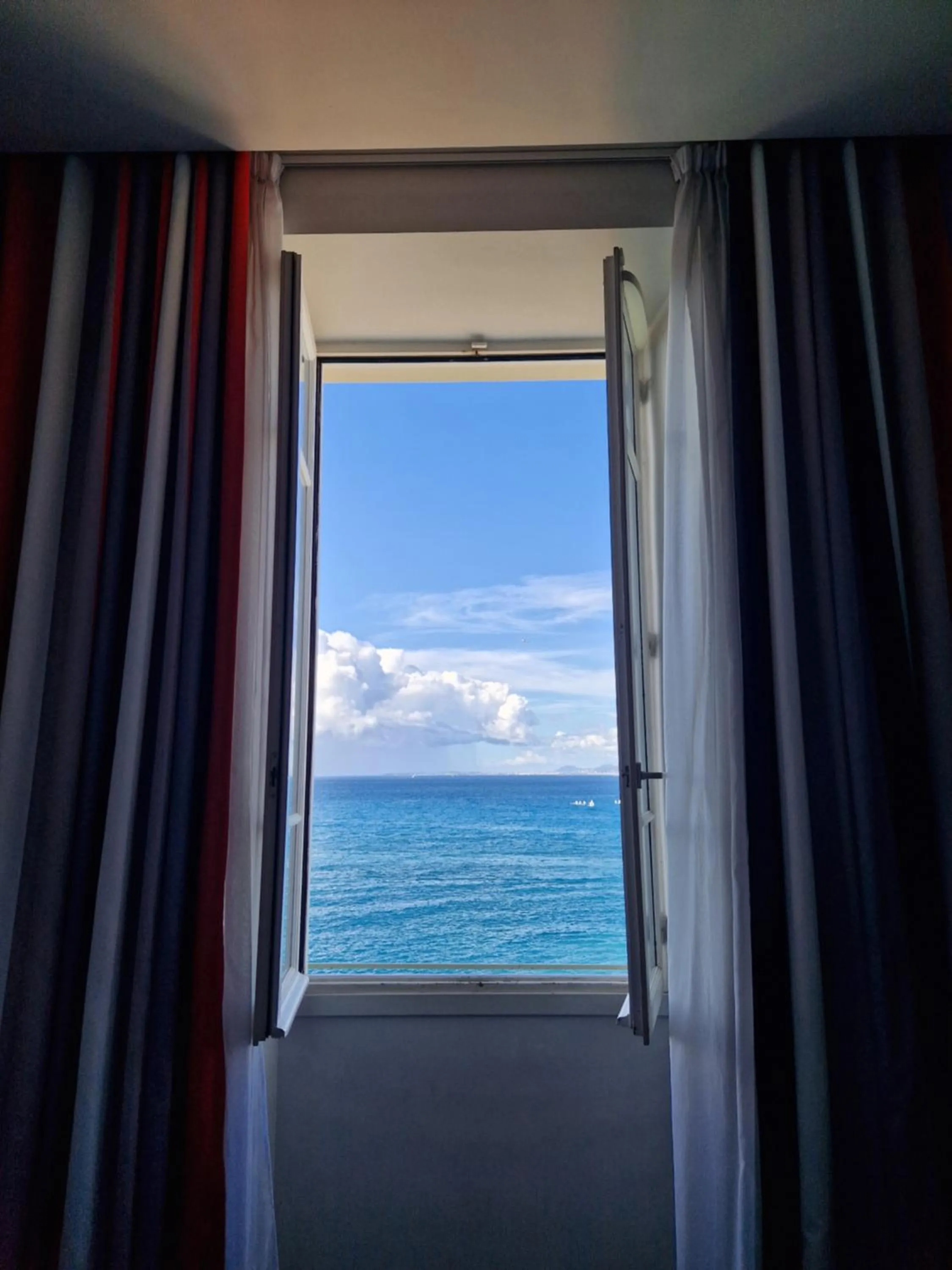 Sea view in Hotel Le Saint Paul