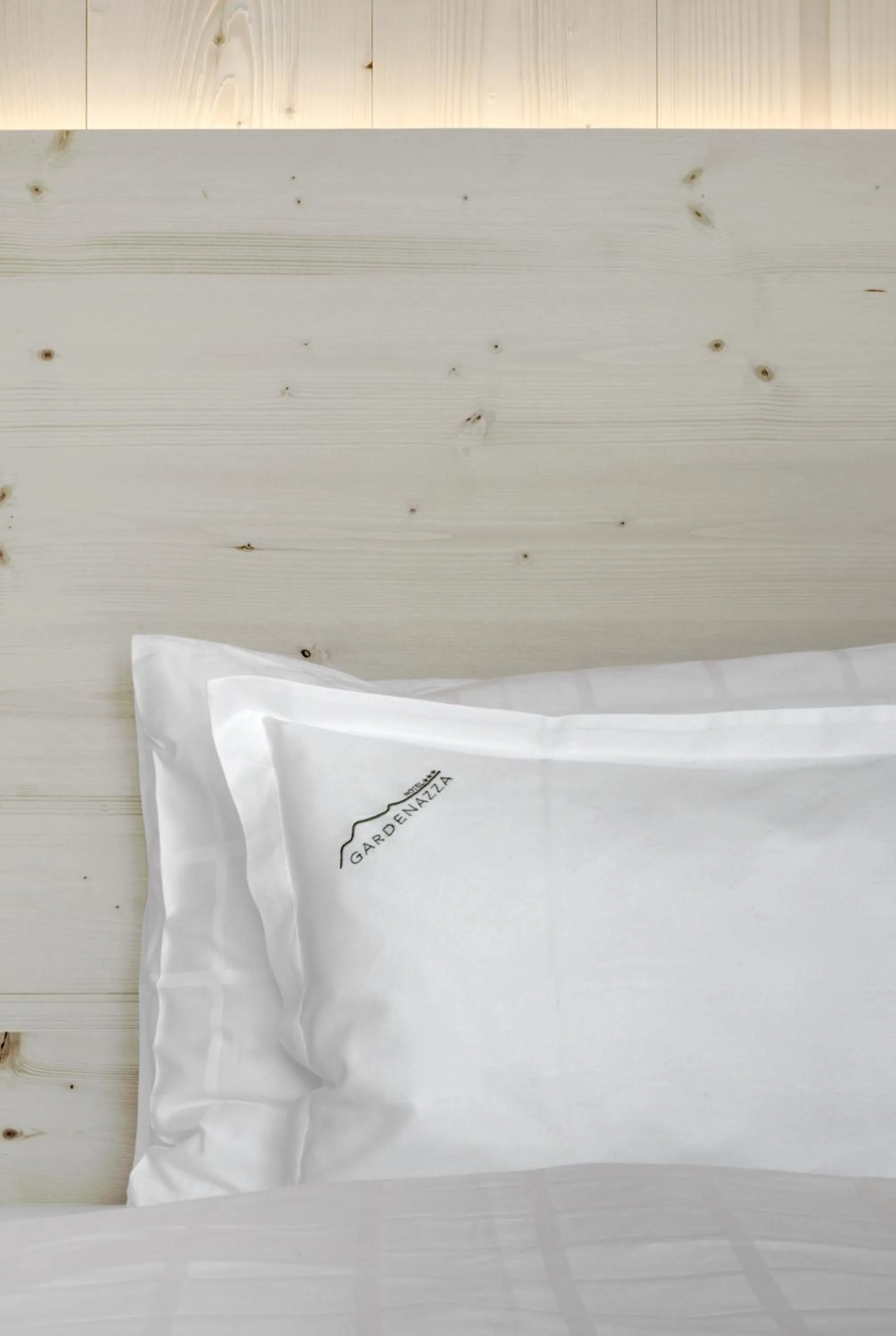 Decorative detail, Bed in Hotel Gardenazza