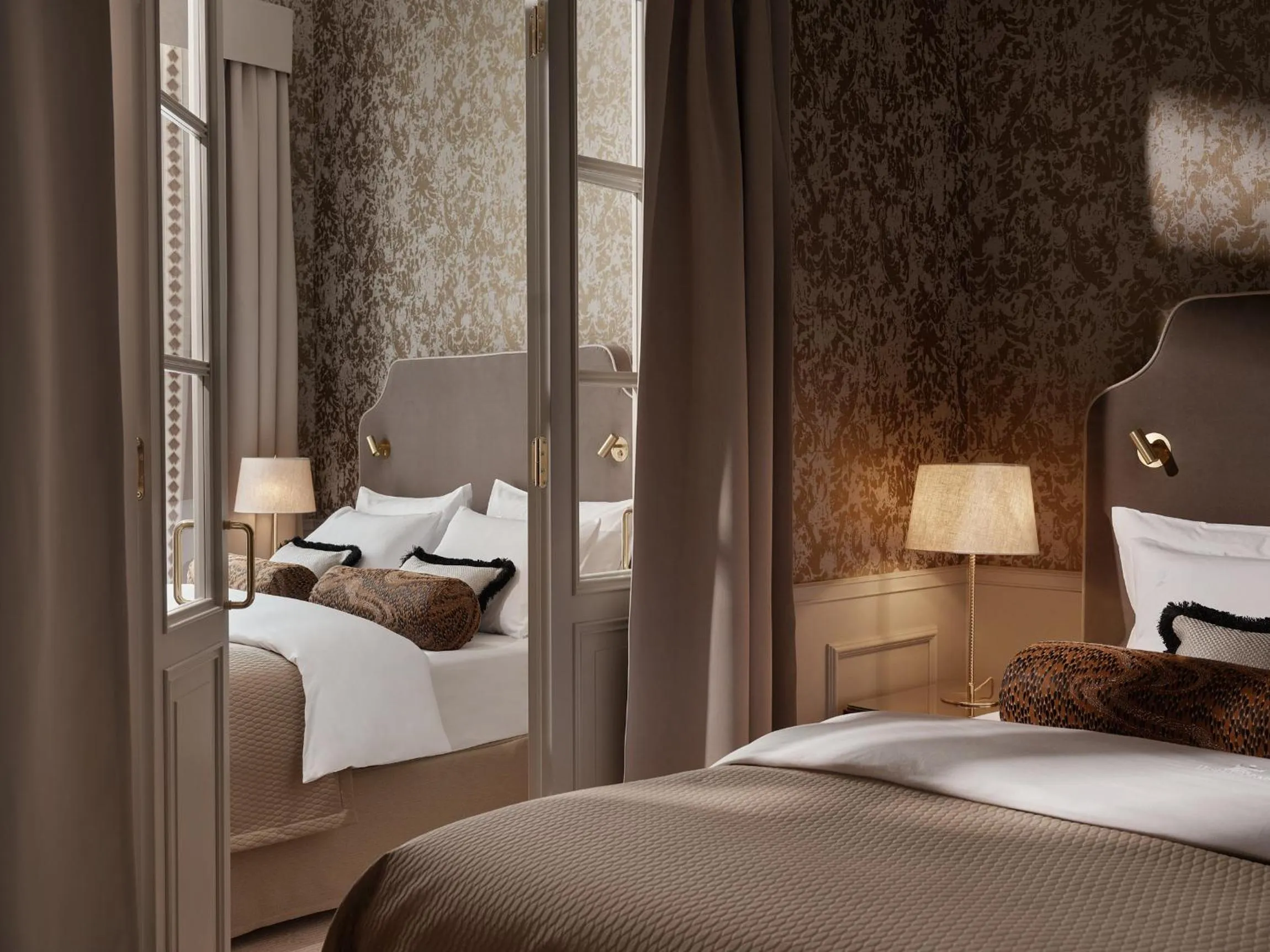 Bedroom, Bed in Hotel Kämp