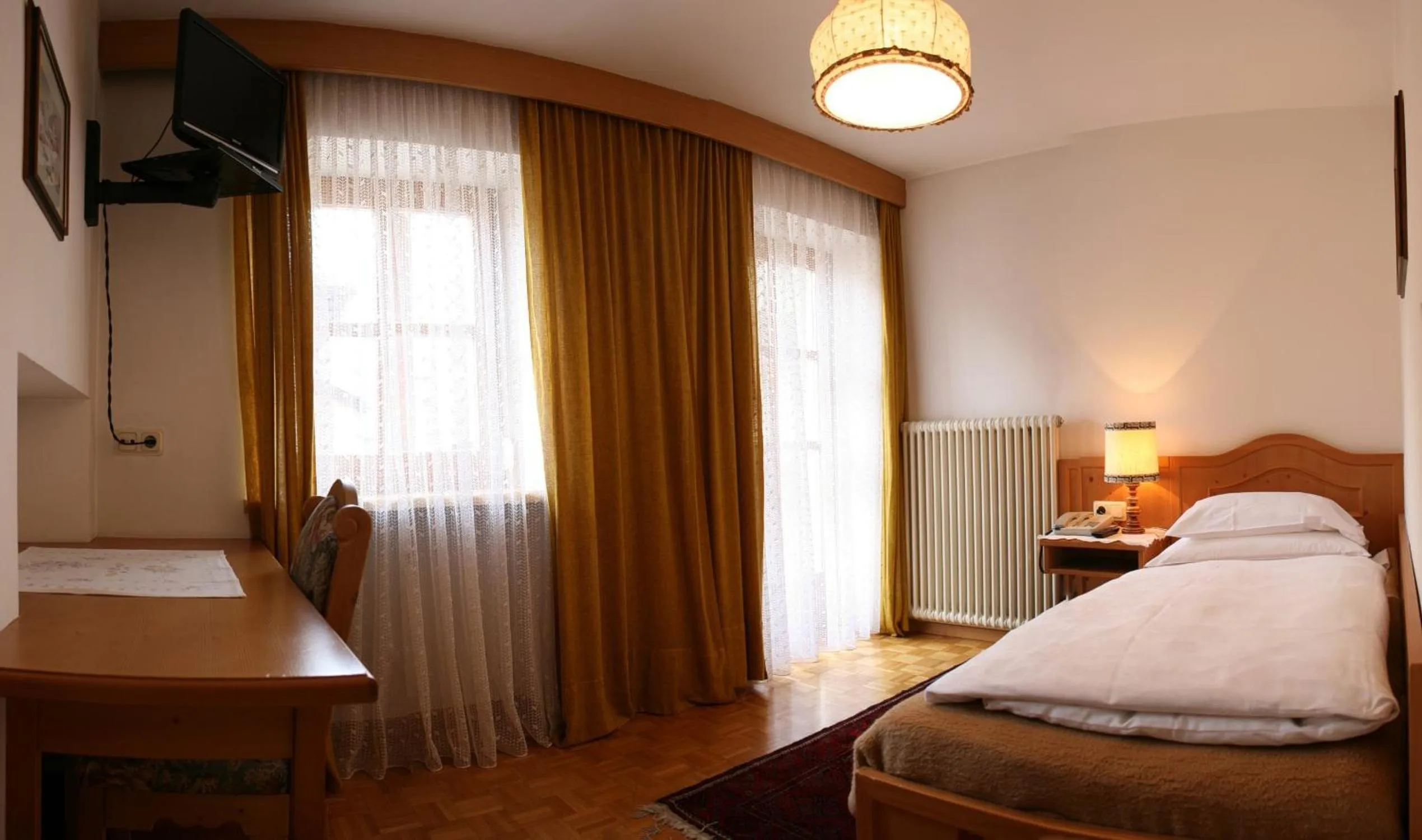 Day, Bed in Hotel Dolomiti Madonna