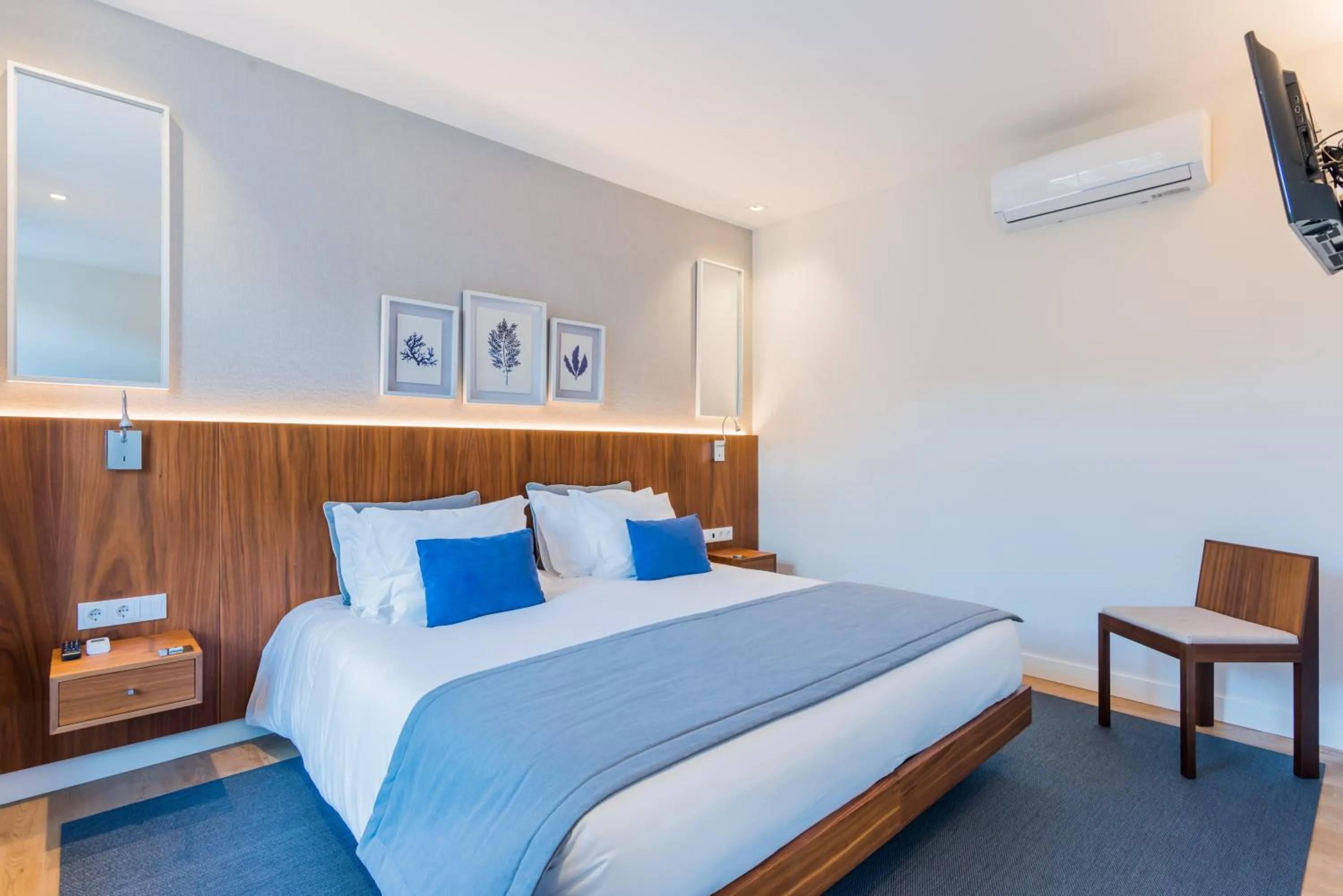 Bedroom, Bed in Augusta Residence Apartments