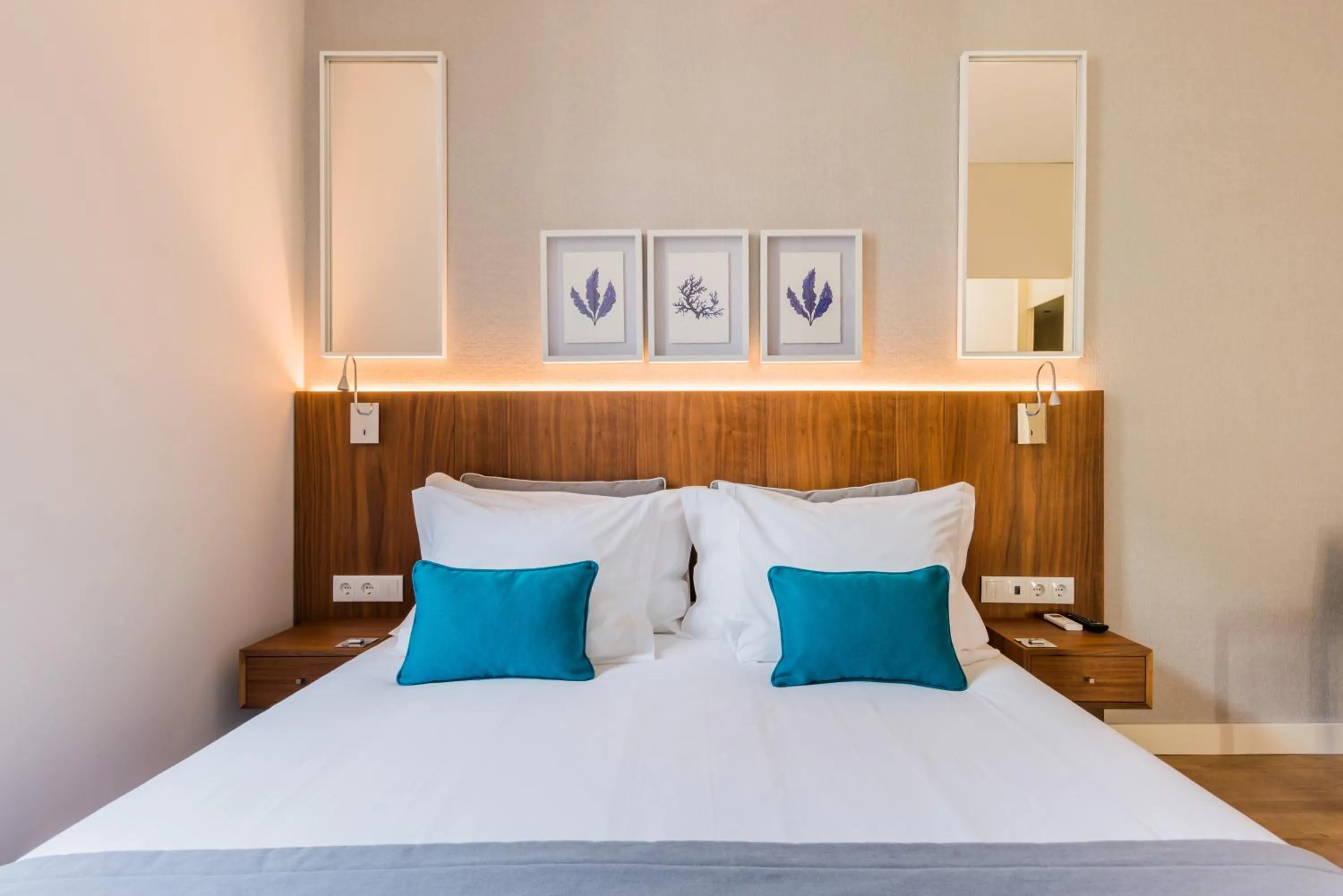 Bedroom, Bed in Augusta Residence Apartments