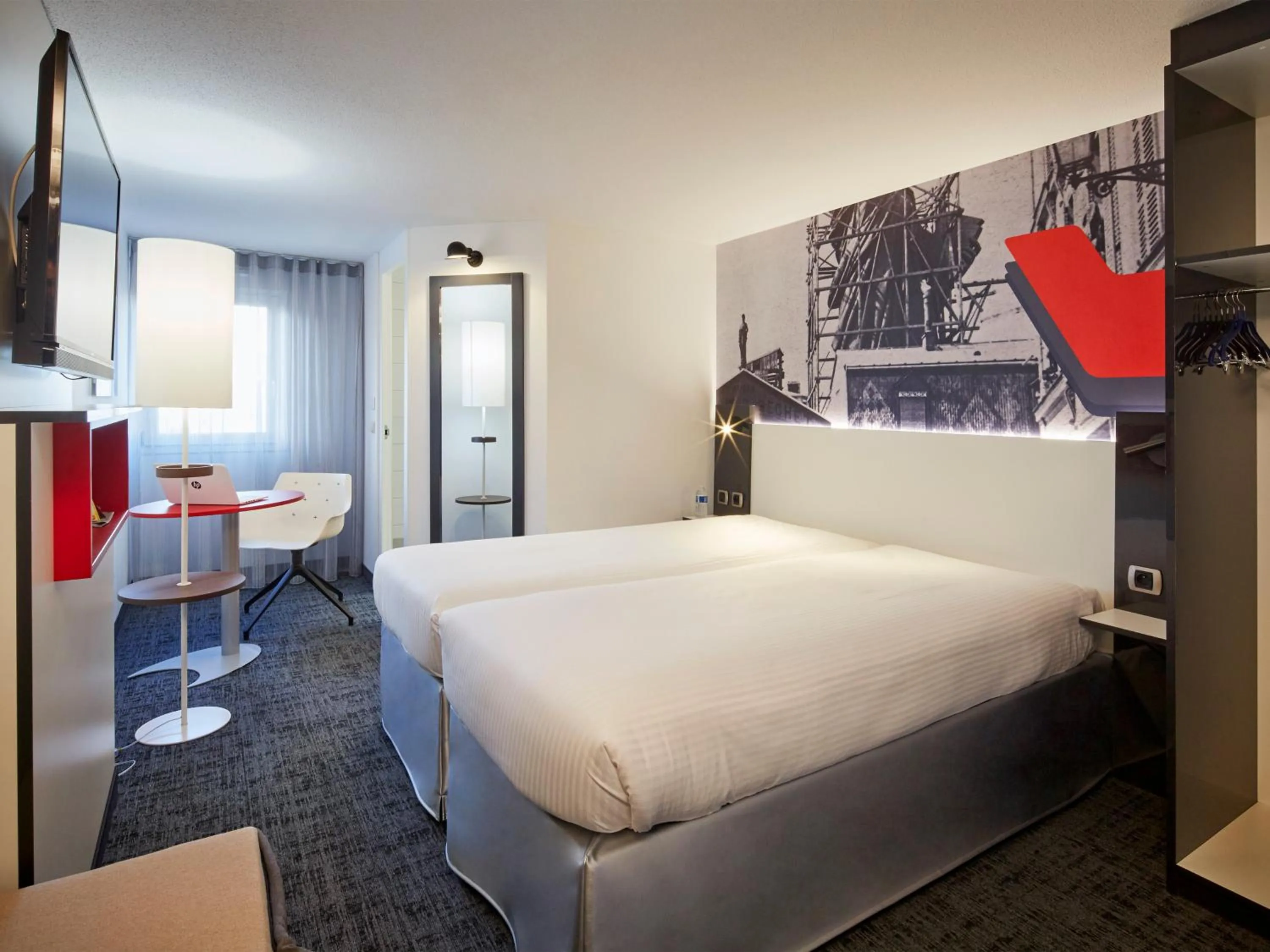 Photo of the whole room, Bed in Hôtel Gustave Colmar