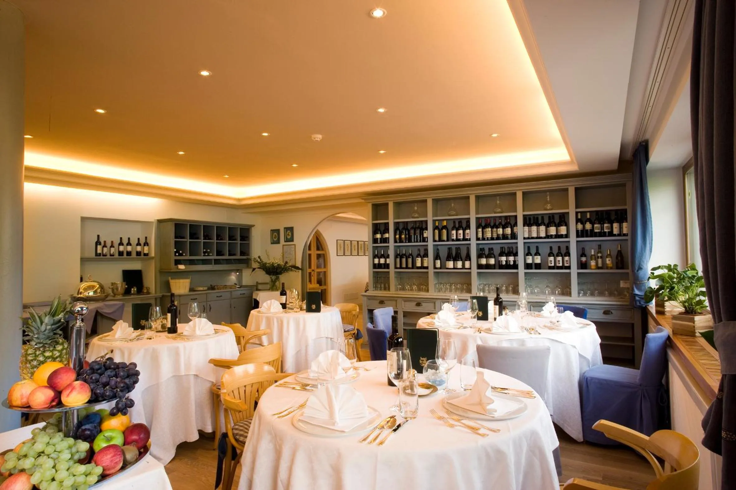 Restaurant/places to eat in Hotel La Villa