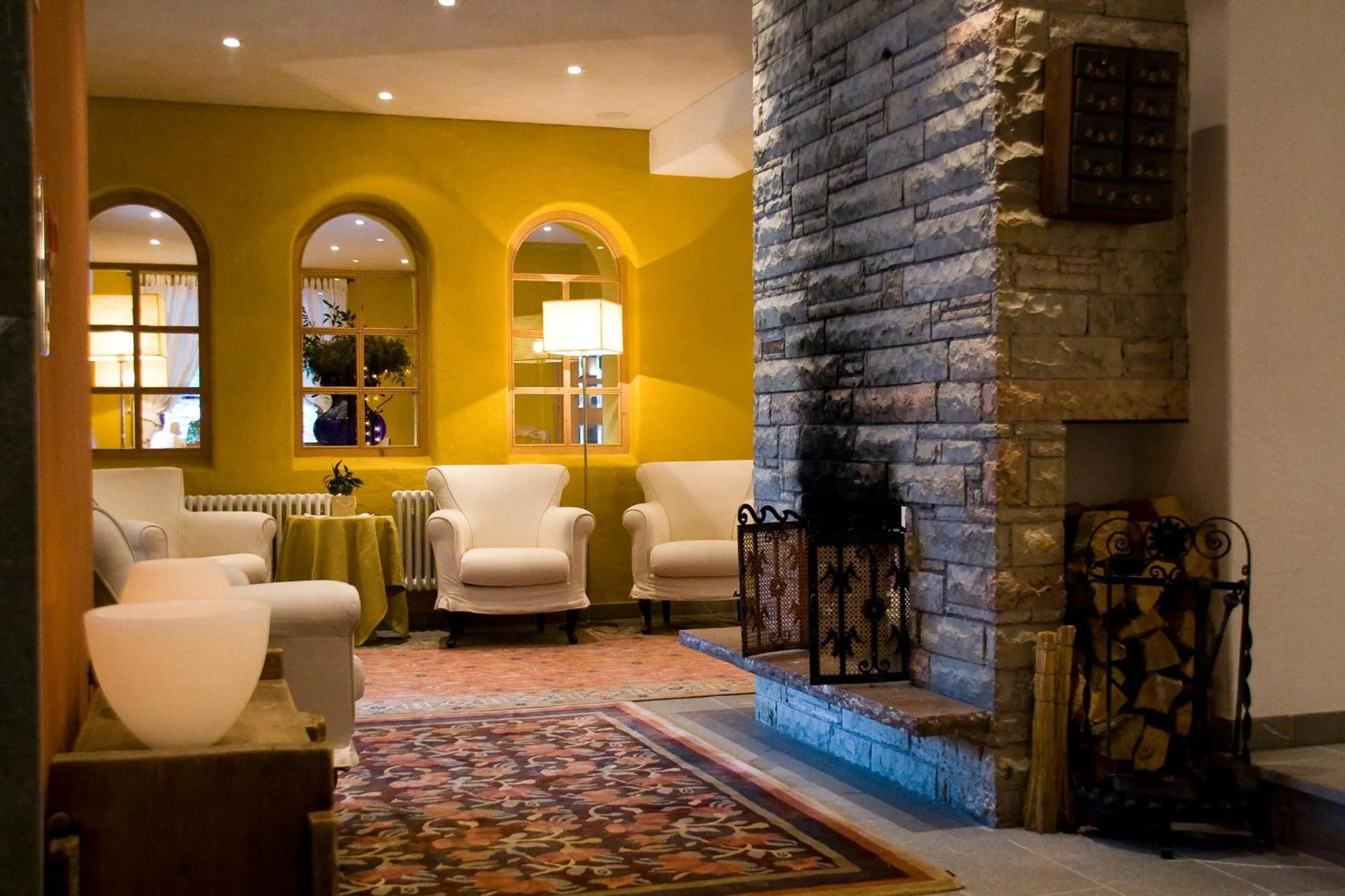 Communal lounge/ TV room in Hotel La Villa