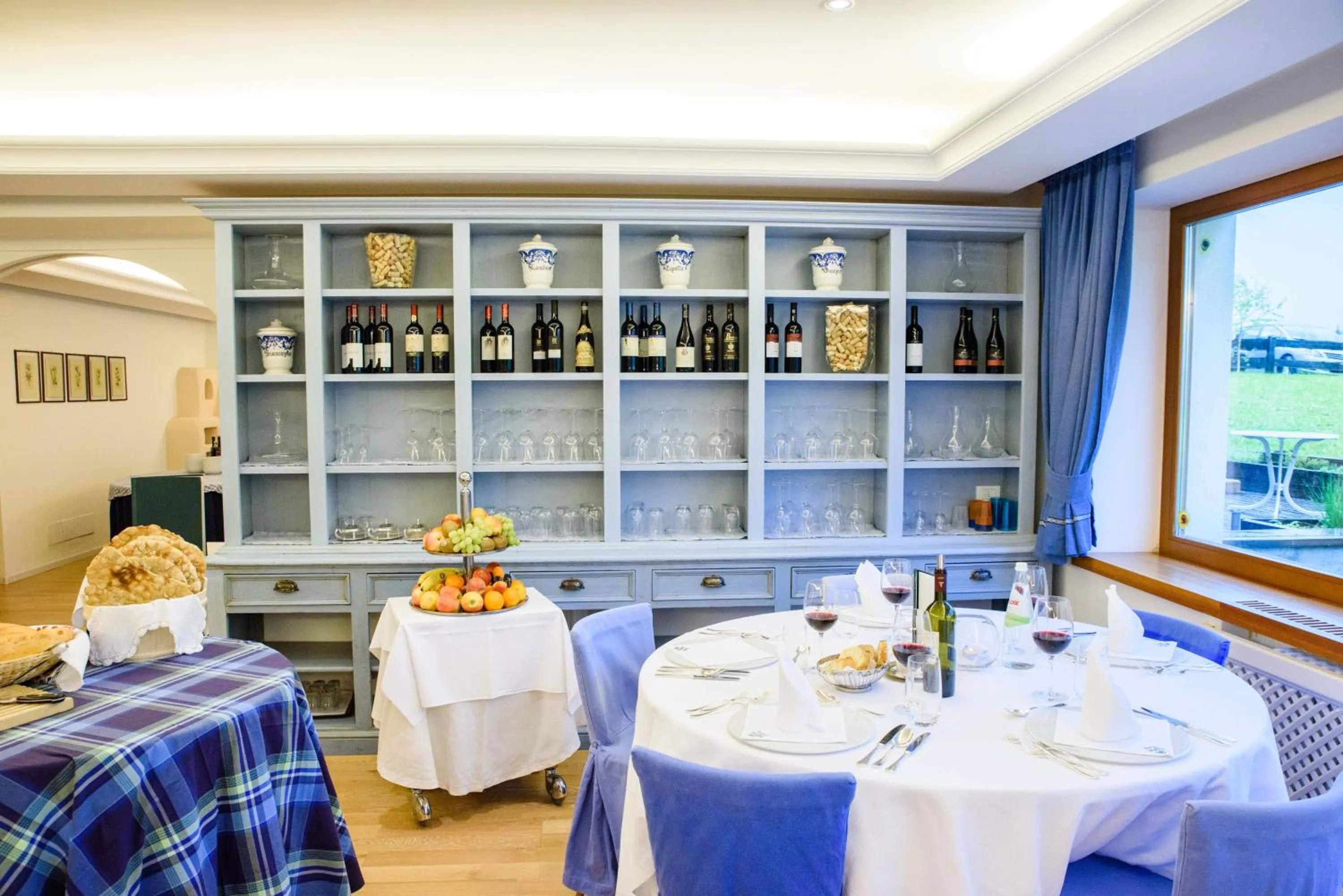 Restaurant/places to eat in Hotel La Villa