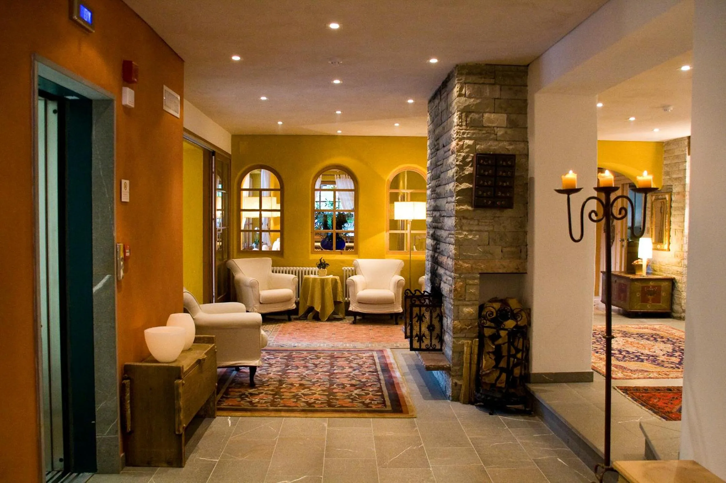 Communal lounge/ TV room in Hotel La Villa