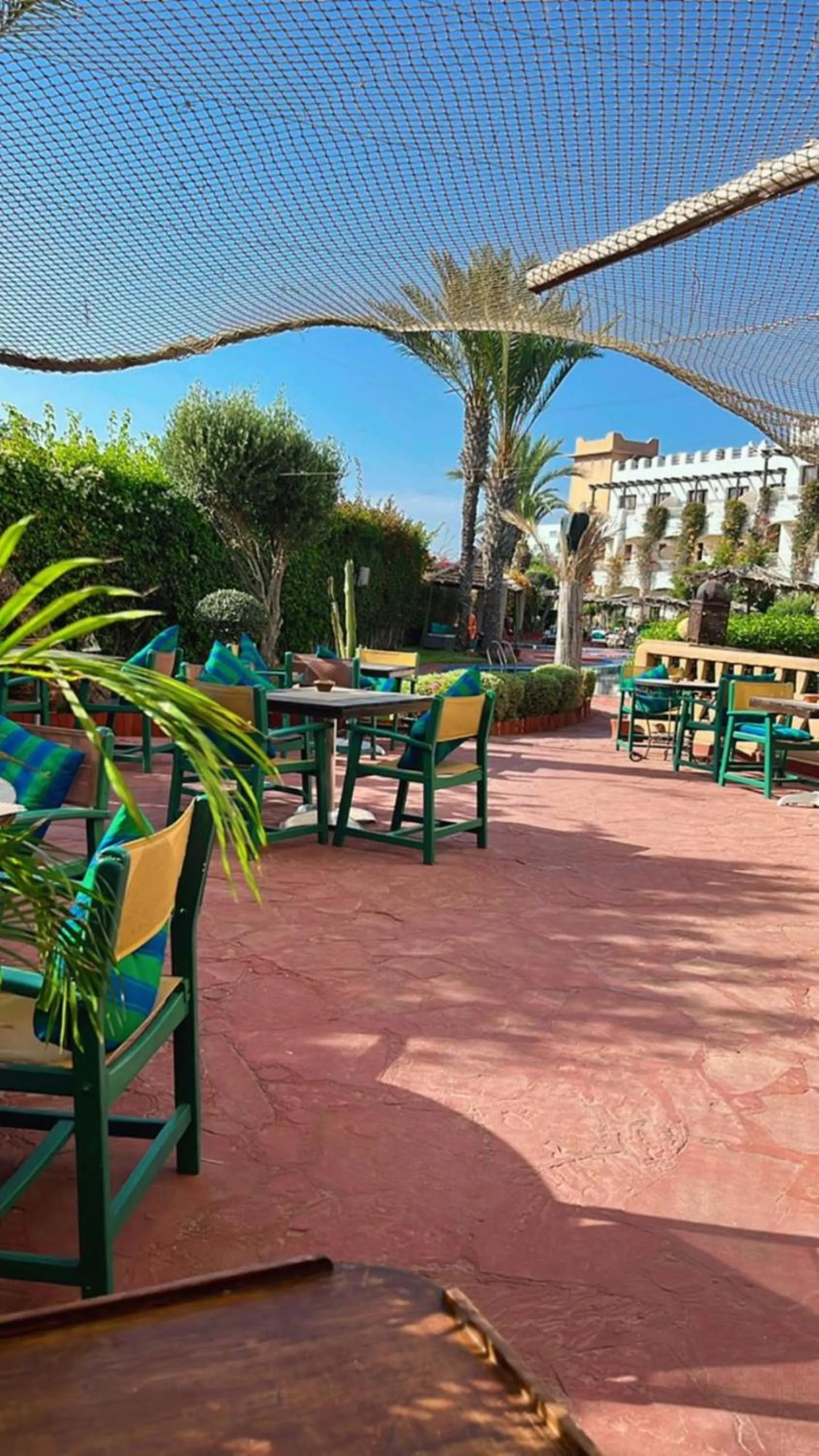 Restaurant/places to eat in Borjs Hotel Suites & Spa