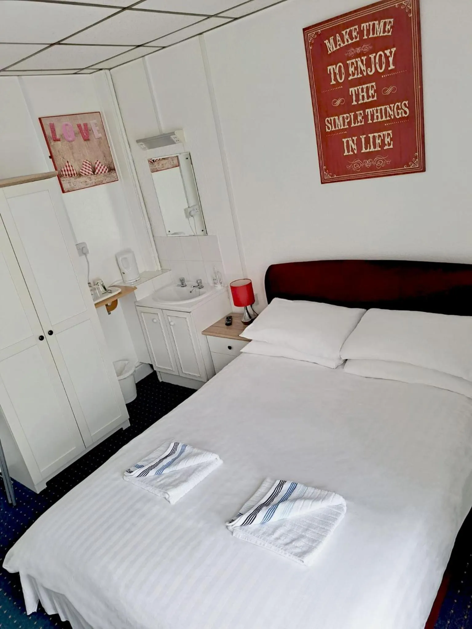 Bed in The Mornington Hotel