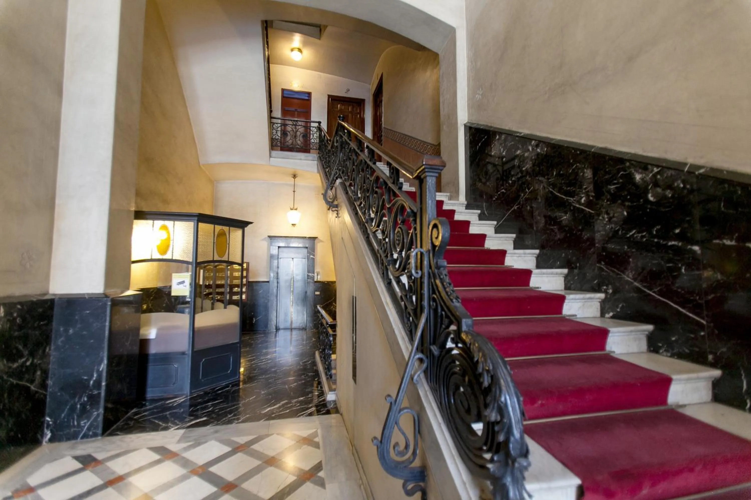 Facade/entrance in Serennia Apartamentos Ramblas - Plaça Catalunya