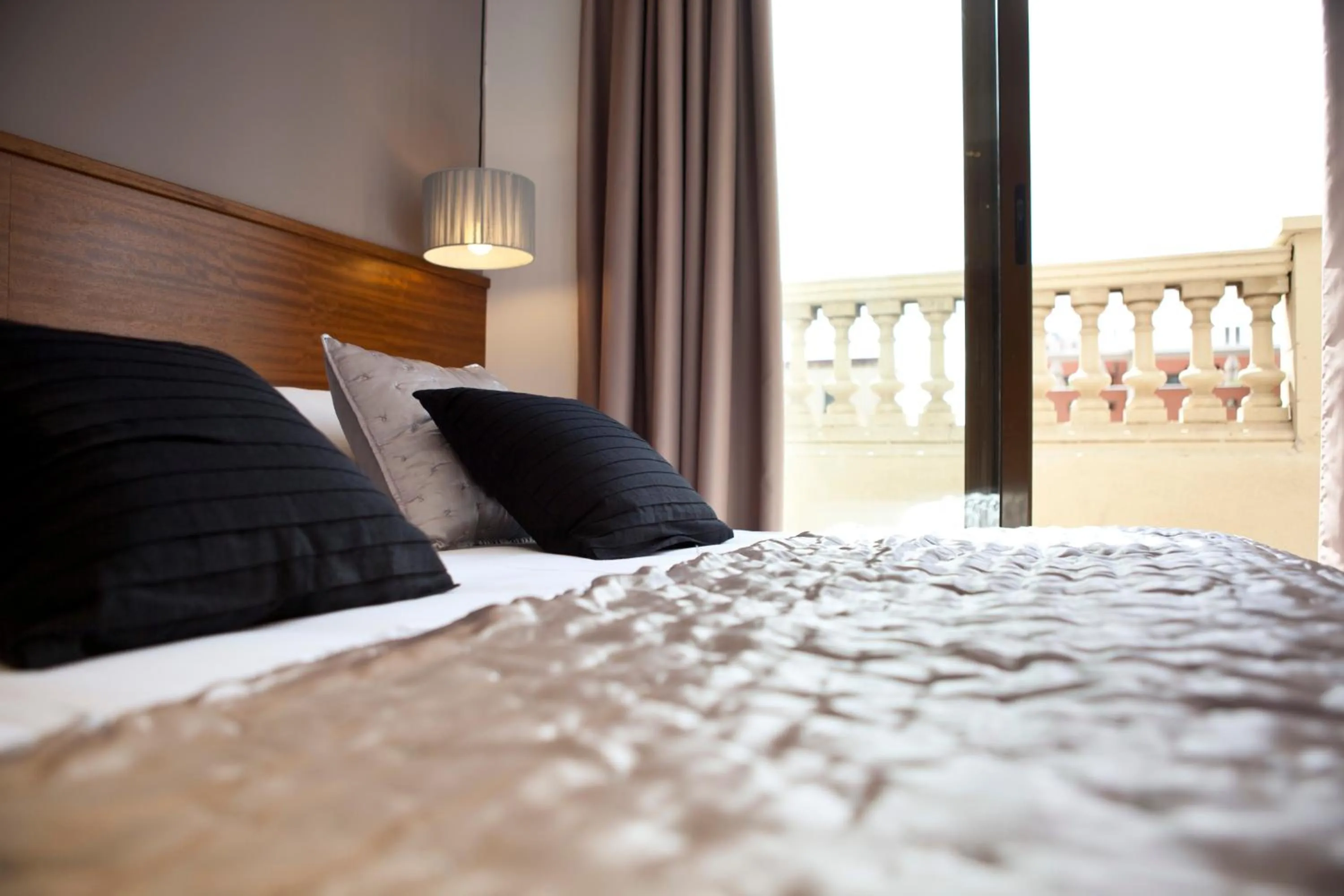 Bedroom, Bed in Serennia Apartamentos Ramblas - Plaça Catalunya