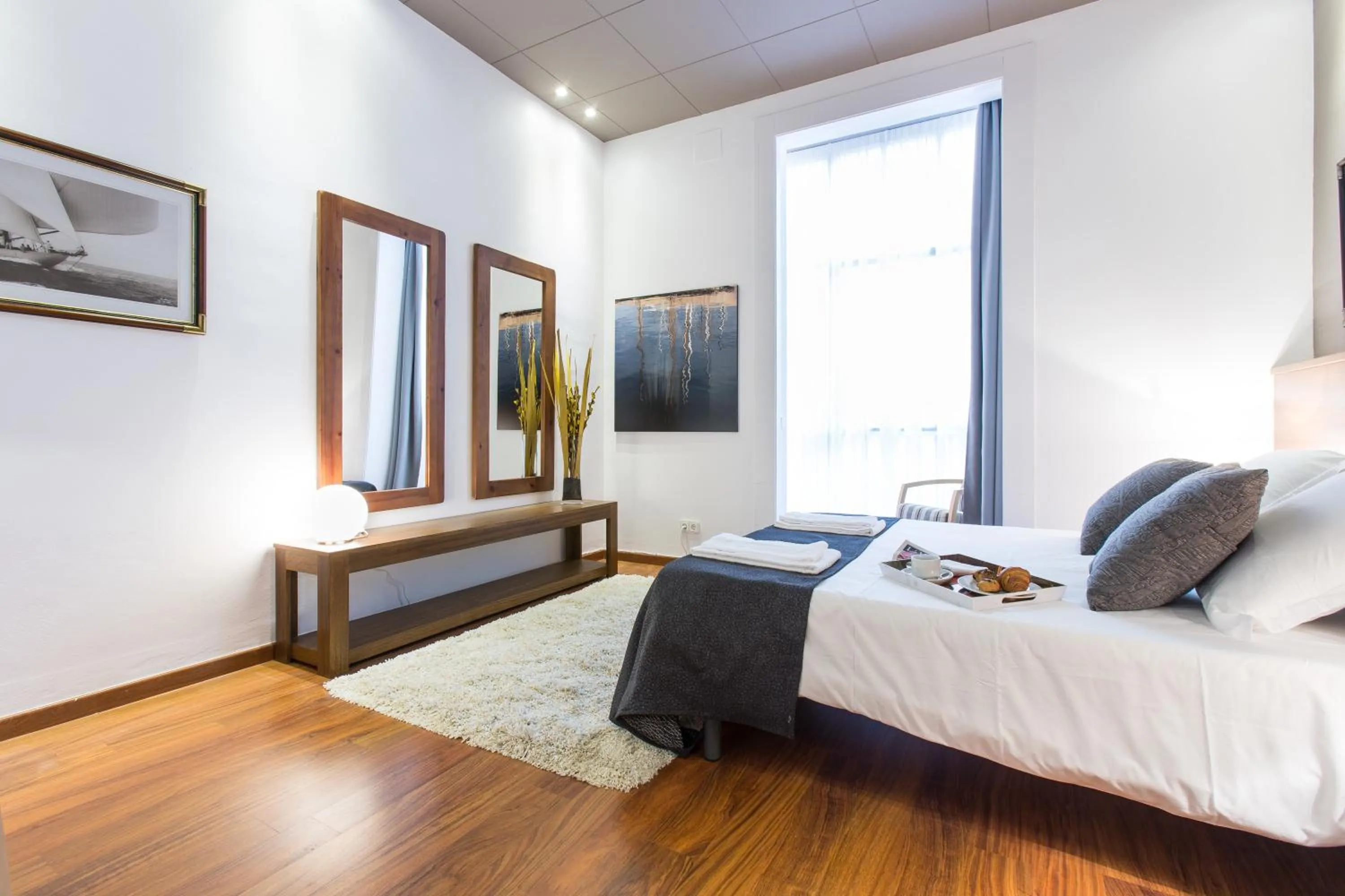 Bedroom, Bed in Serennia Apartamentos Ramblas - Plaça Catalunya