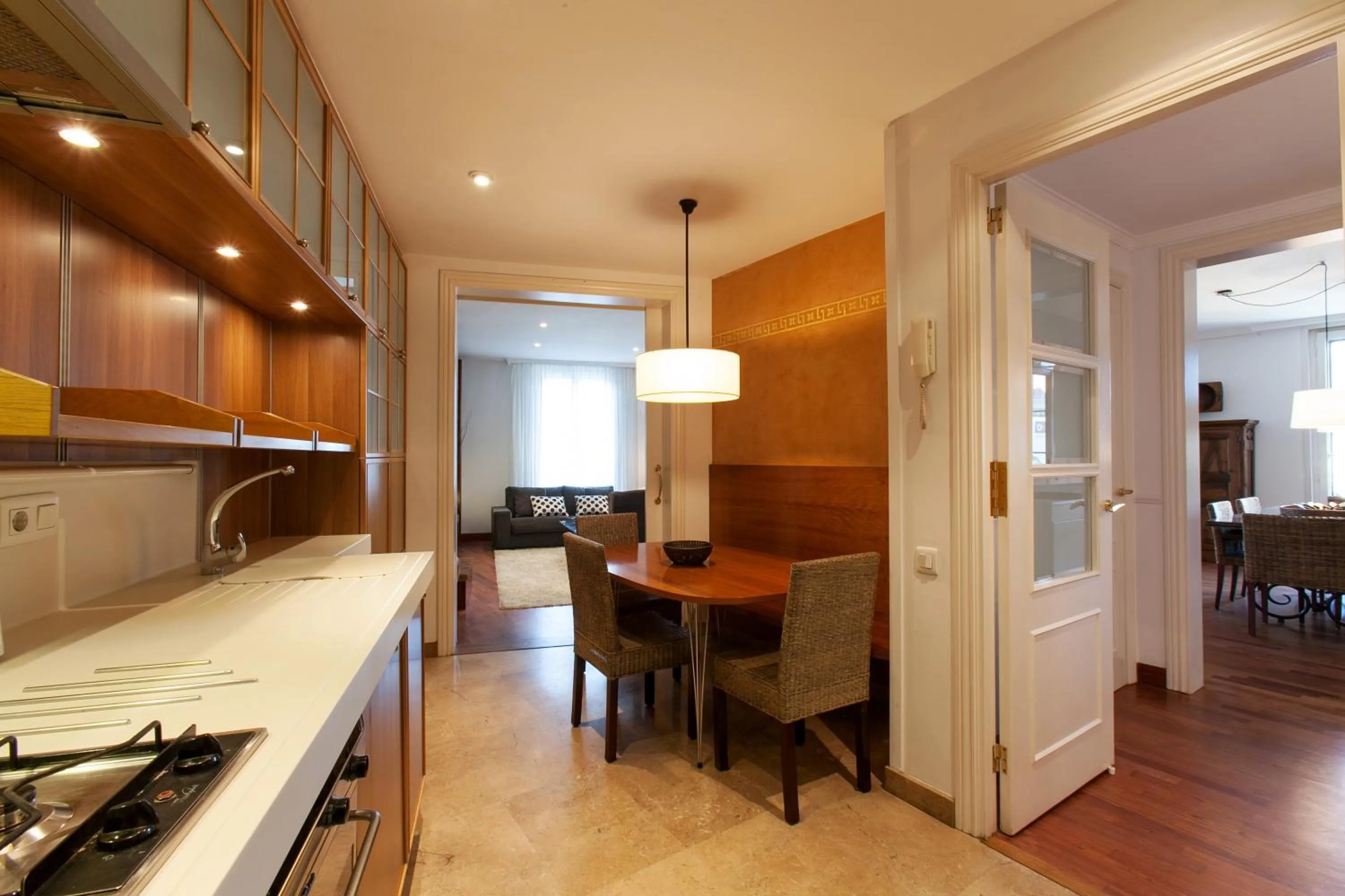 Kitchen or kitchenette in Serennia Apartamentos Ramblas - Plaça Catalunya