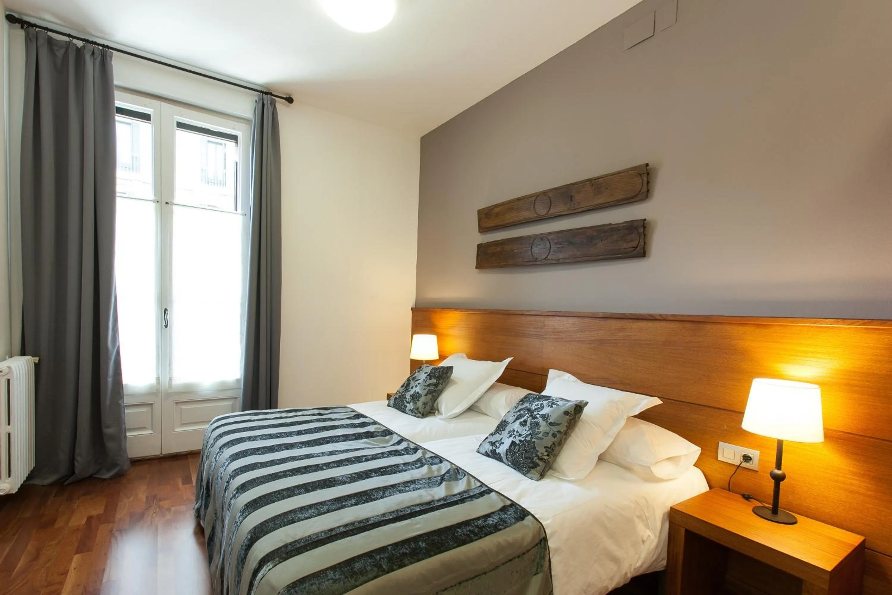 Bedroom, Bed in Serennia Apartamentos Ramblas - Plaça Catalunya