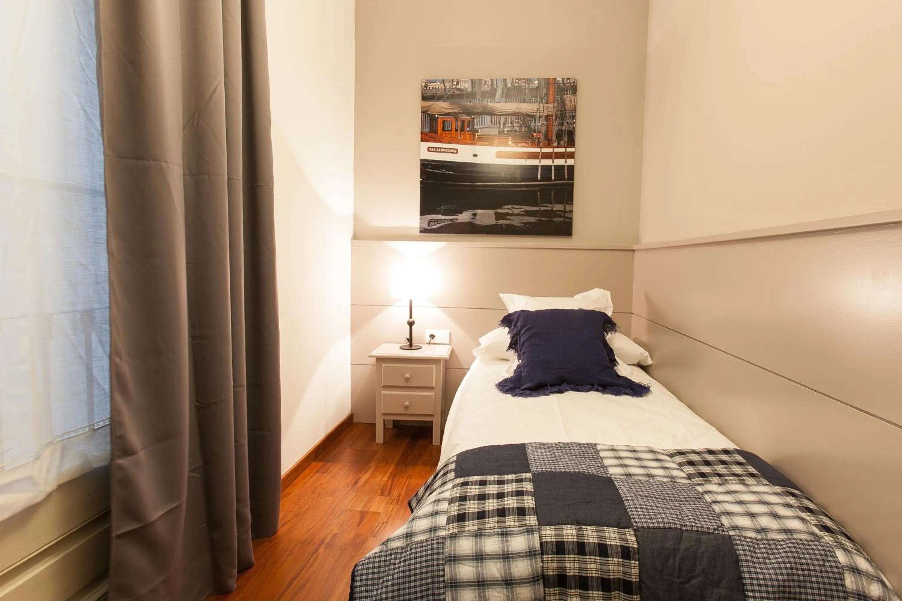 Bedroom, Bed in Serennia Apartamentos Ramblas - Plaça Catalunya