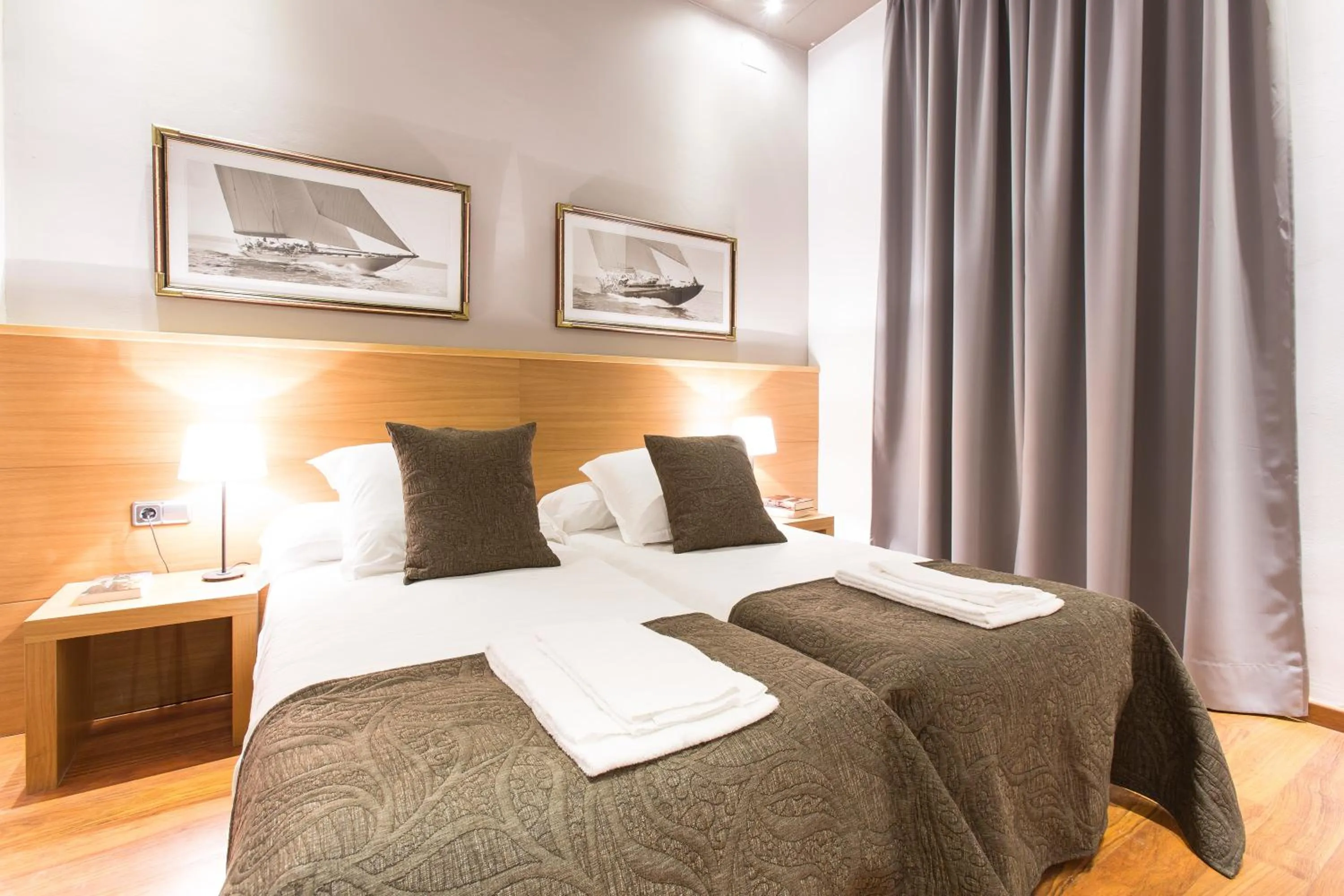 Bedroom, Bed in Serennia Apartamentos Ramblas - Plaça Catalunya