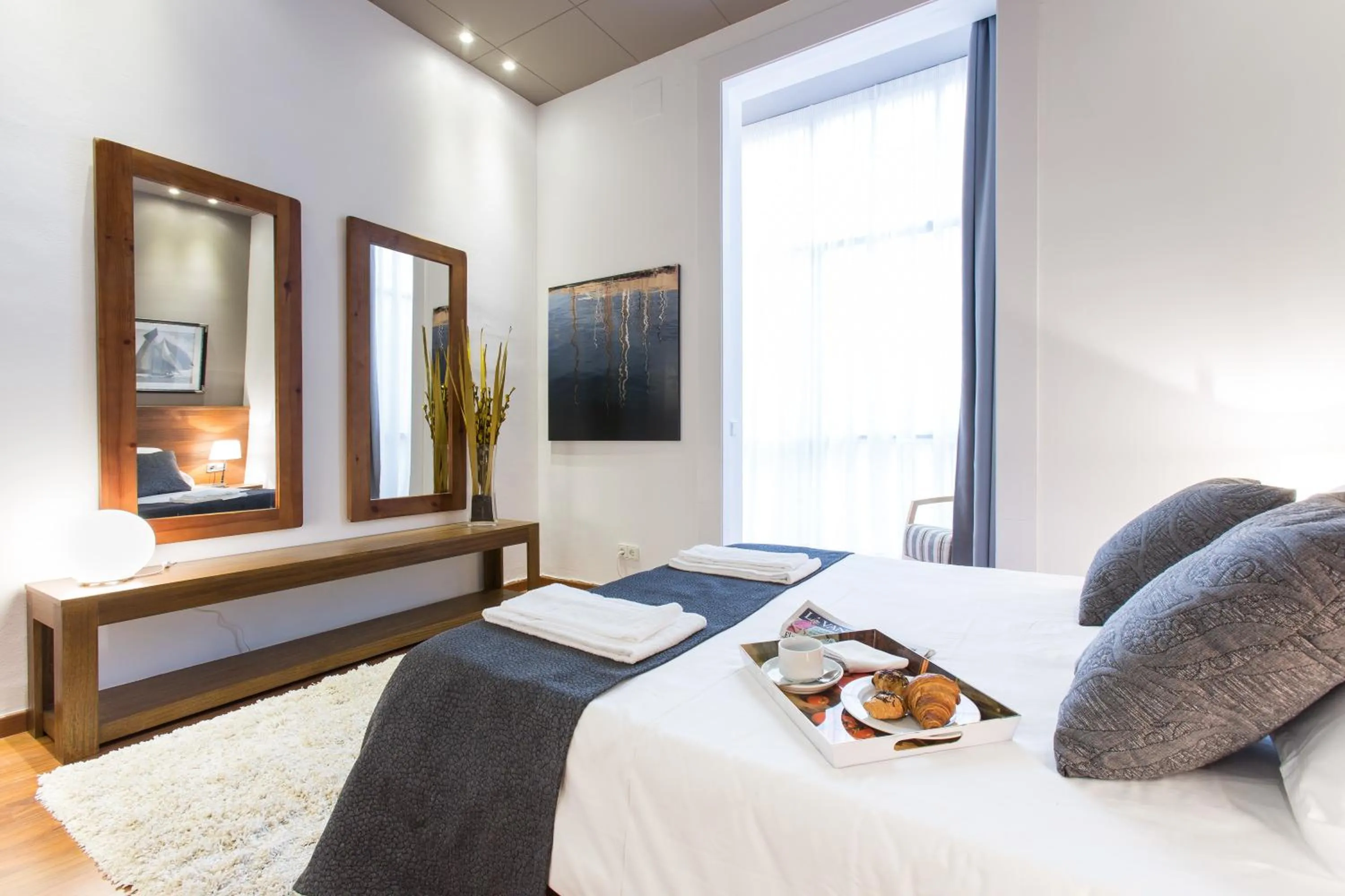 Bedroom, Bed in Serennia Apartamentos Ramblas - Plaça Catalunya