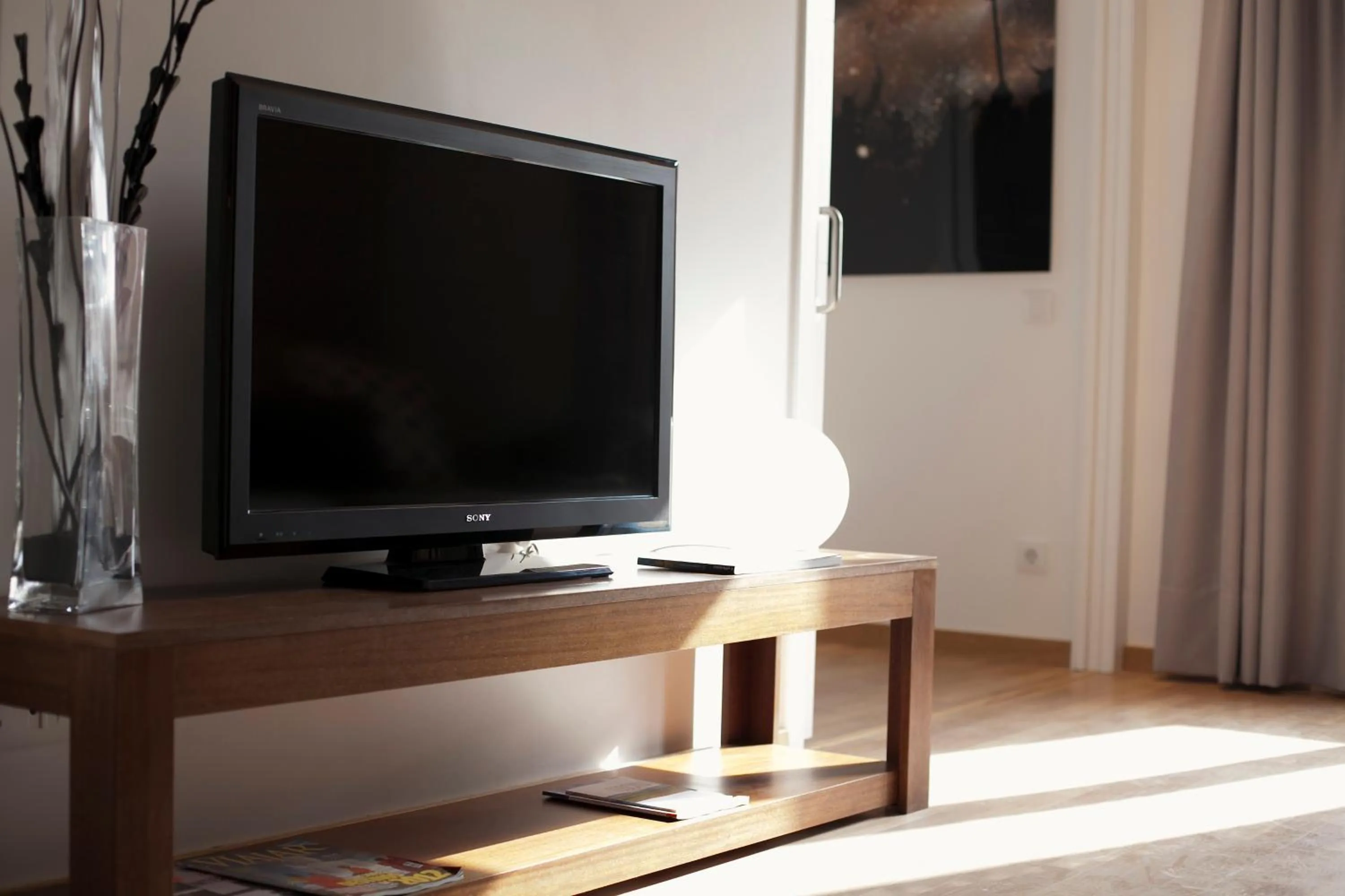 TV and multimedia in Serennia Apartamentos Ramblas - Plaça Catalunya