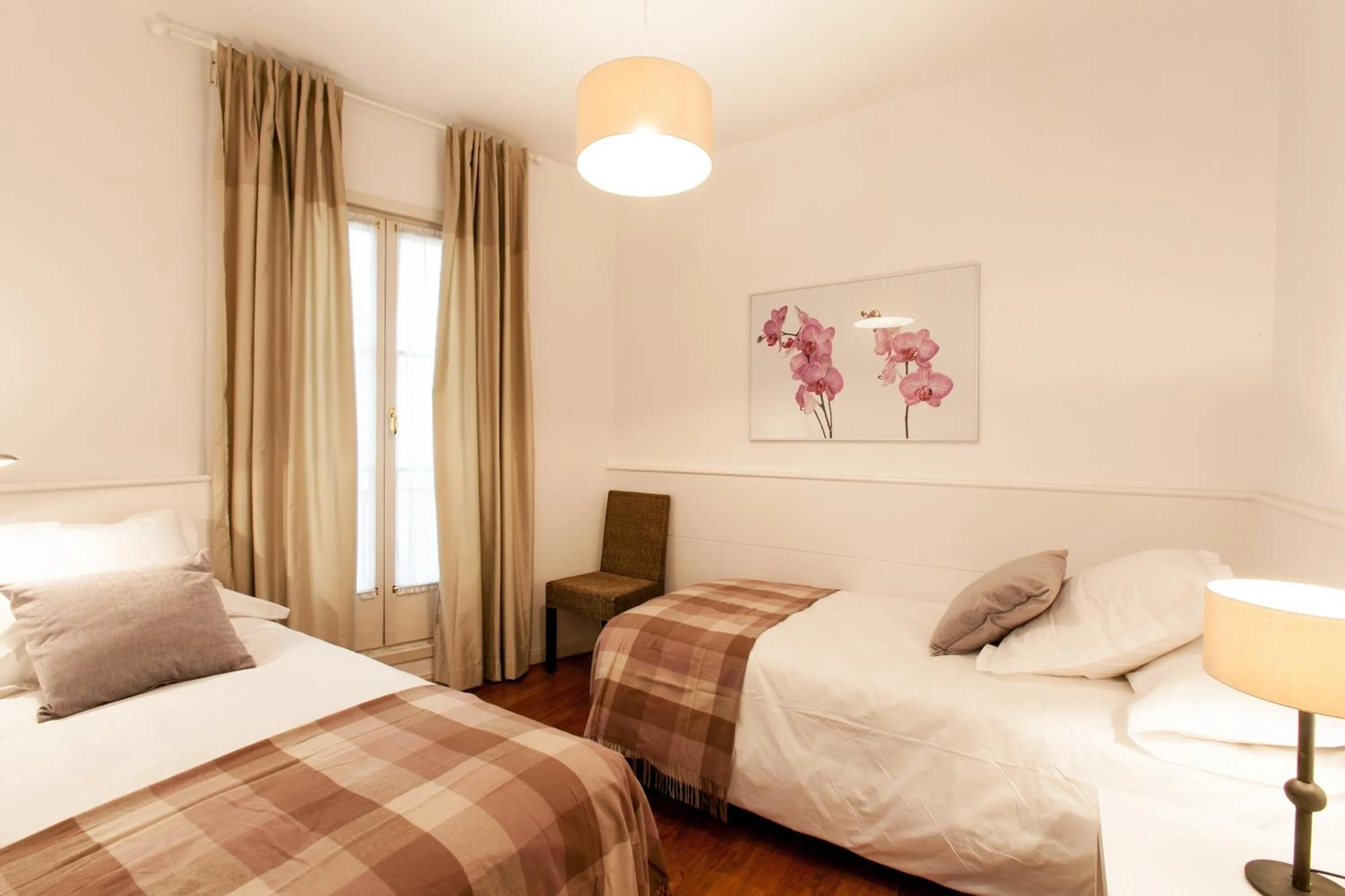 Bedroom, Bed in Serennia Apartamentos Ramblas - Plaça Catalunya