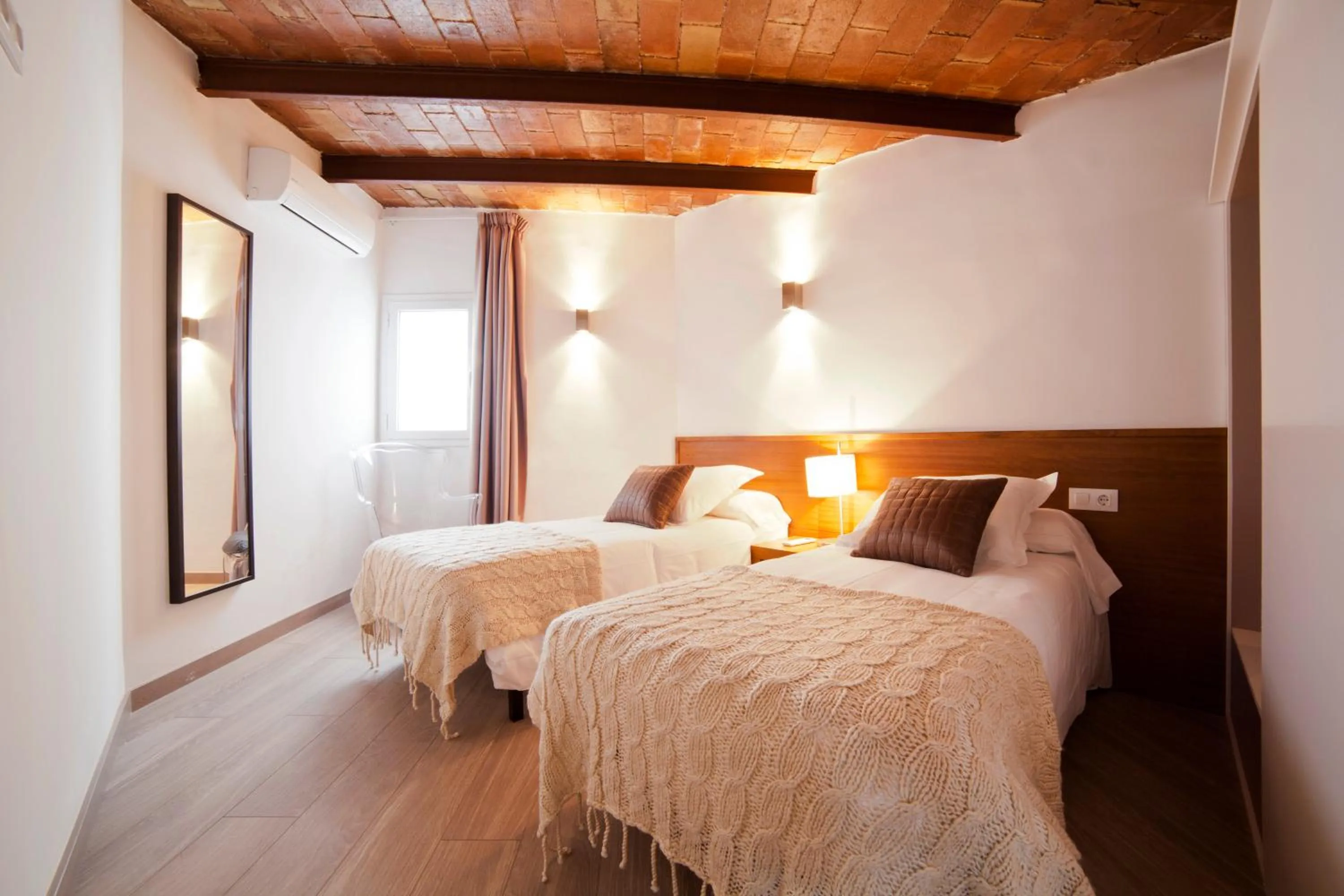 Bedroom, Bed in Serennia Apartamentos Ramblas - Plaça Catalunya