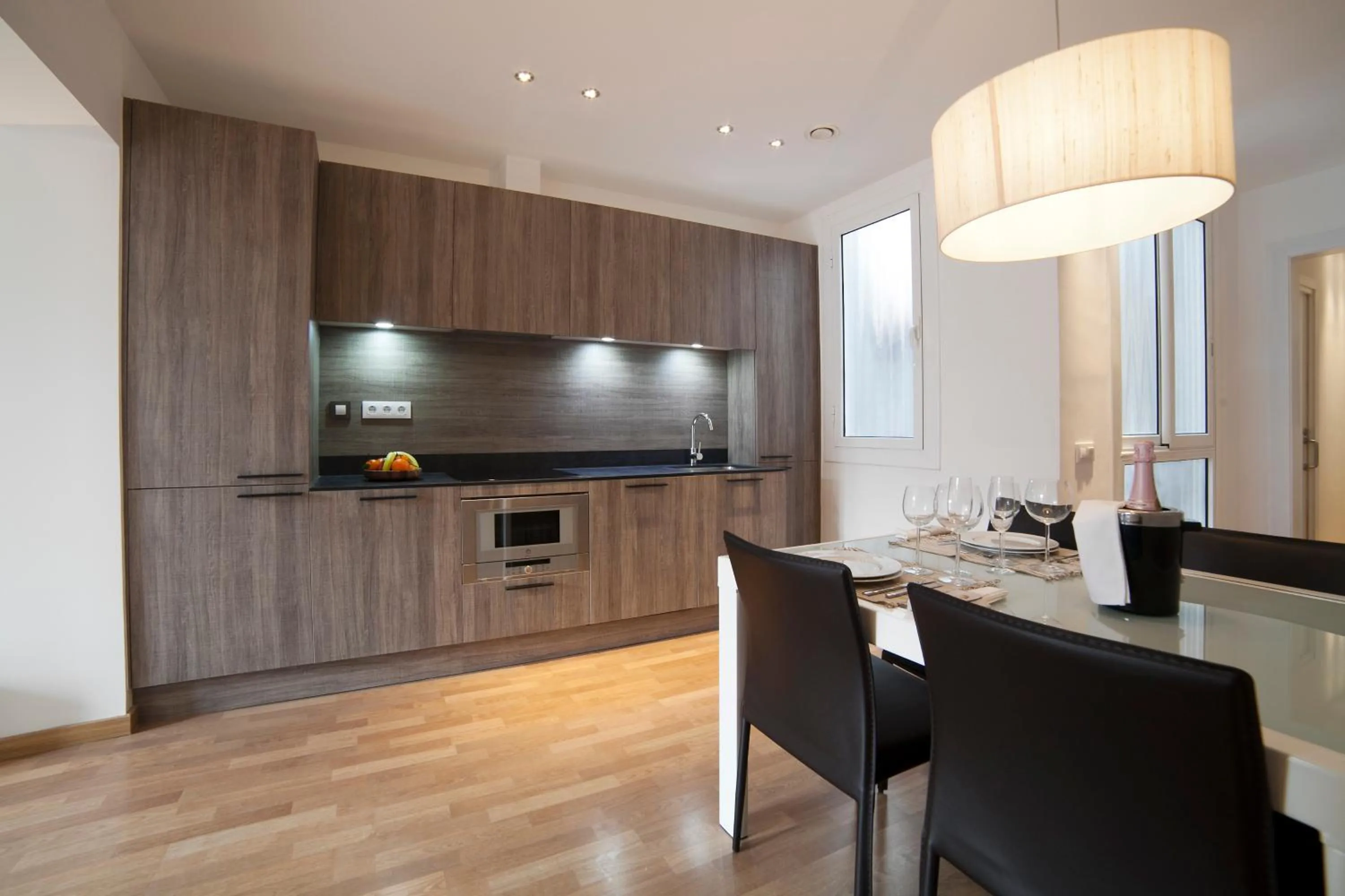 Kitchen or kitchenette in Serennia Apartamentos Ramblas - Plaça Catalunya