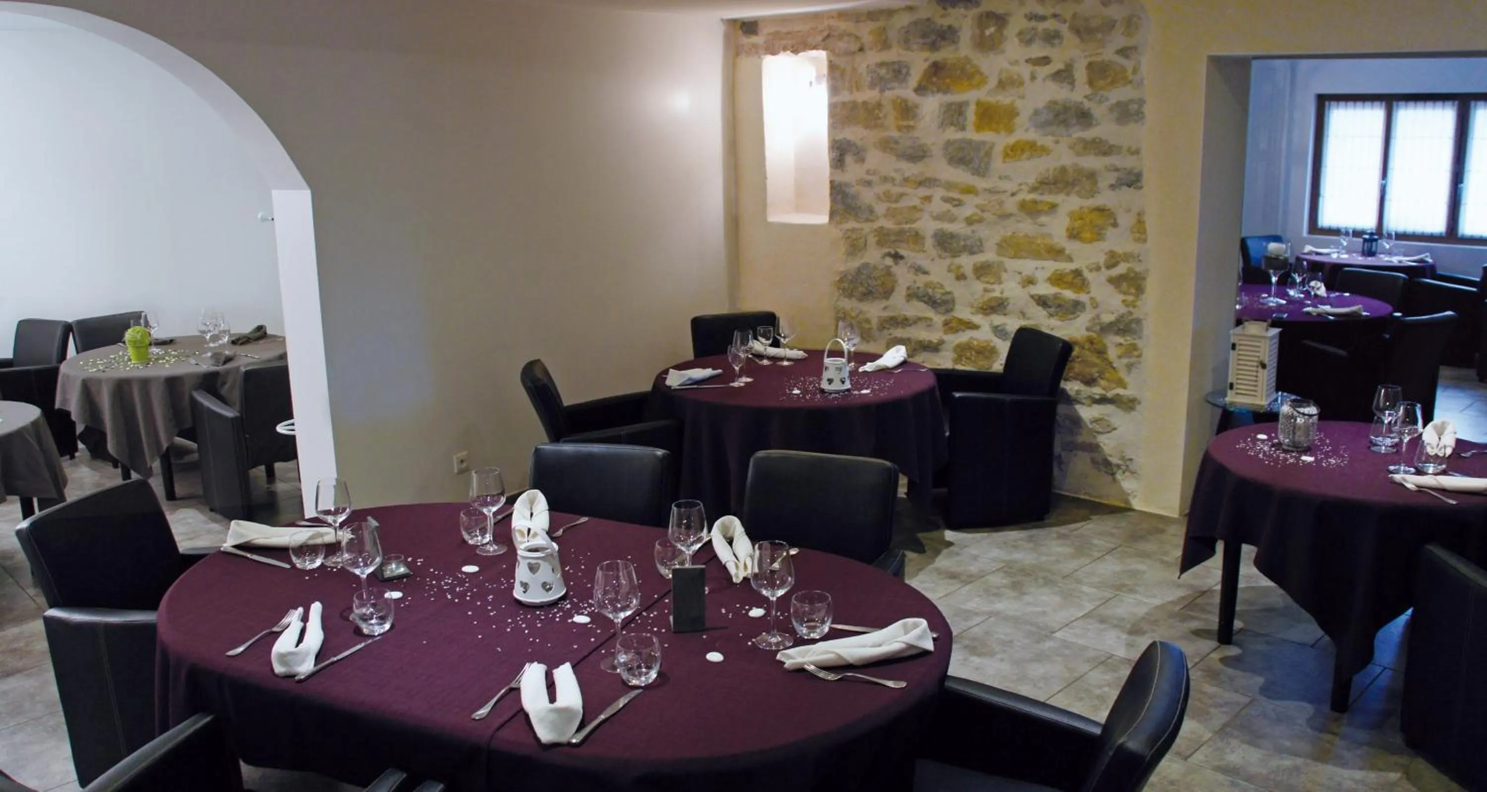 Restaurant/places to eat in La Source