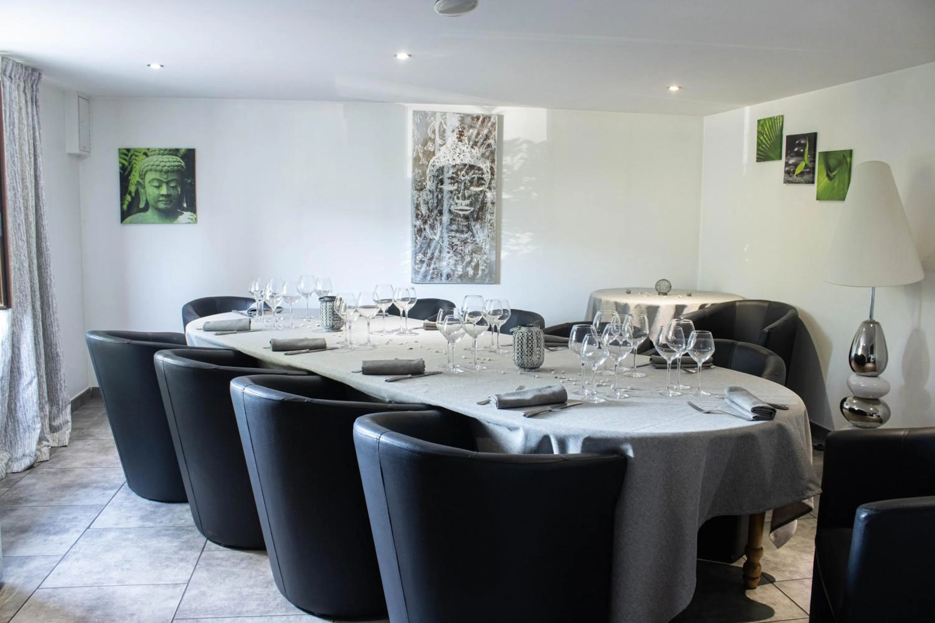 Restaurant/places to eat in La Source