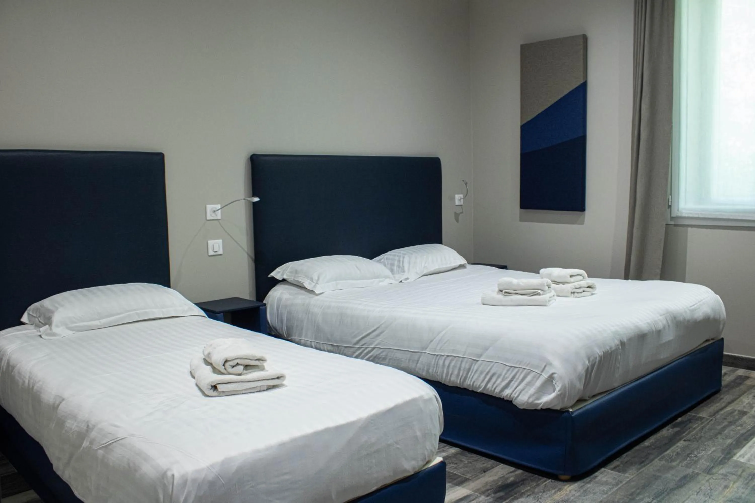 Family, Bed in La Source