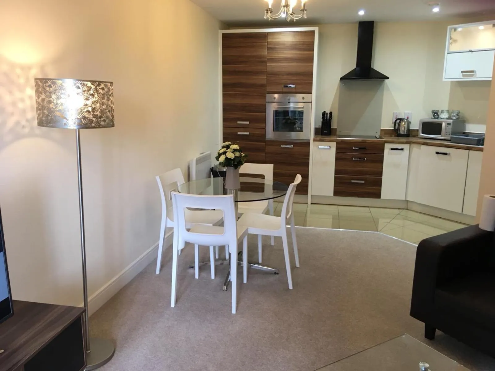 Kitchen or kitchenette in Blue Sky Apartments @Wallis Square, Farnborough