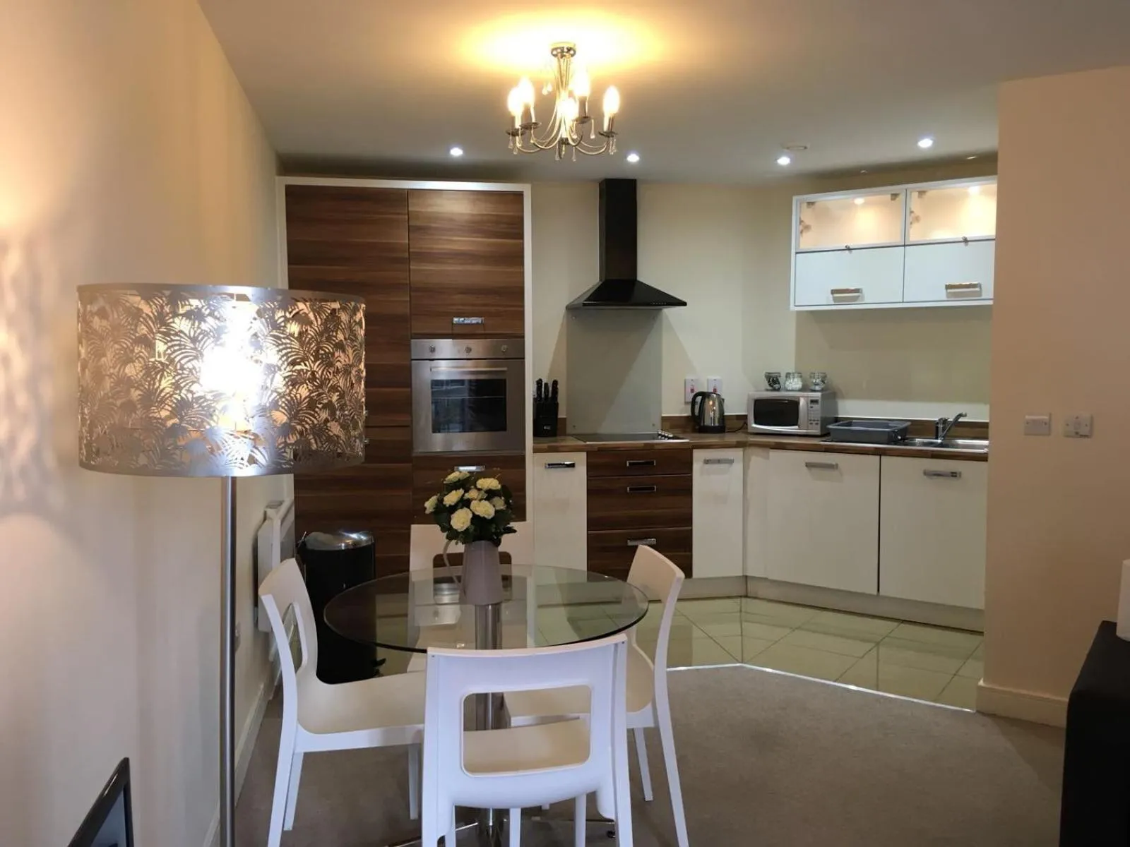 Kitchen or kitchenette in Blue Sky Apartments @Wallis Square, Farnborough